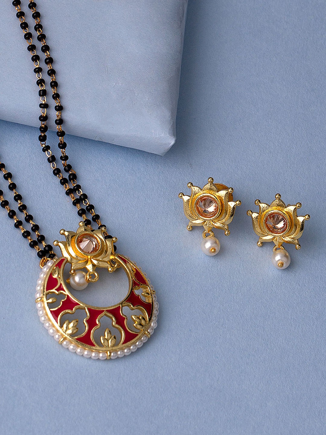 

Voylla Gold-Plated Off-White & Black Stone-Studded & Beaded Jewellery Set