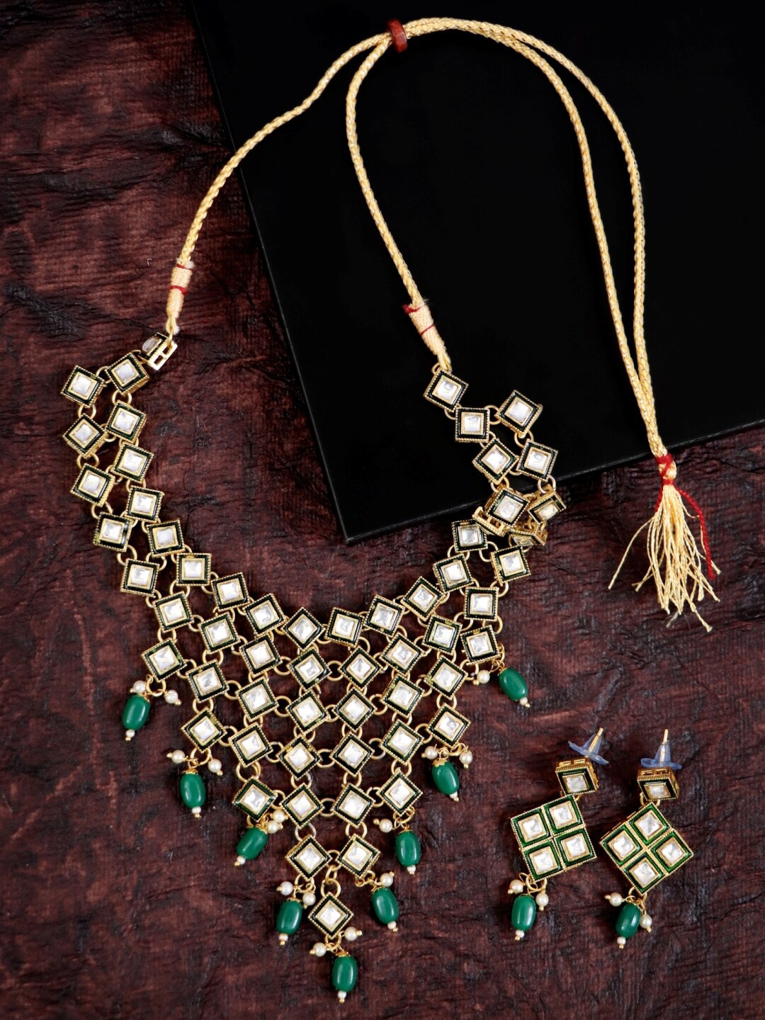 

Crunchy Fashion Gold-Toned Green & White Kundan Studded & Pearls Beaded Jewellery Set