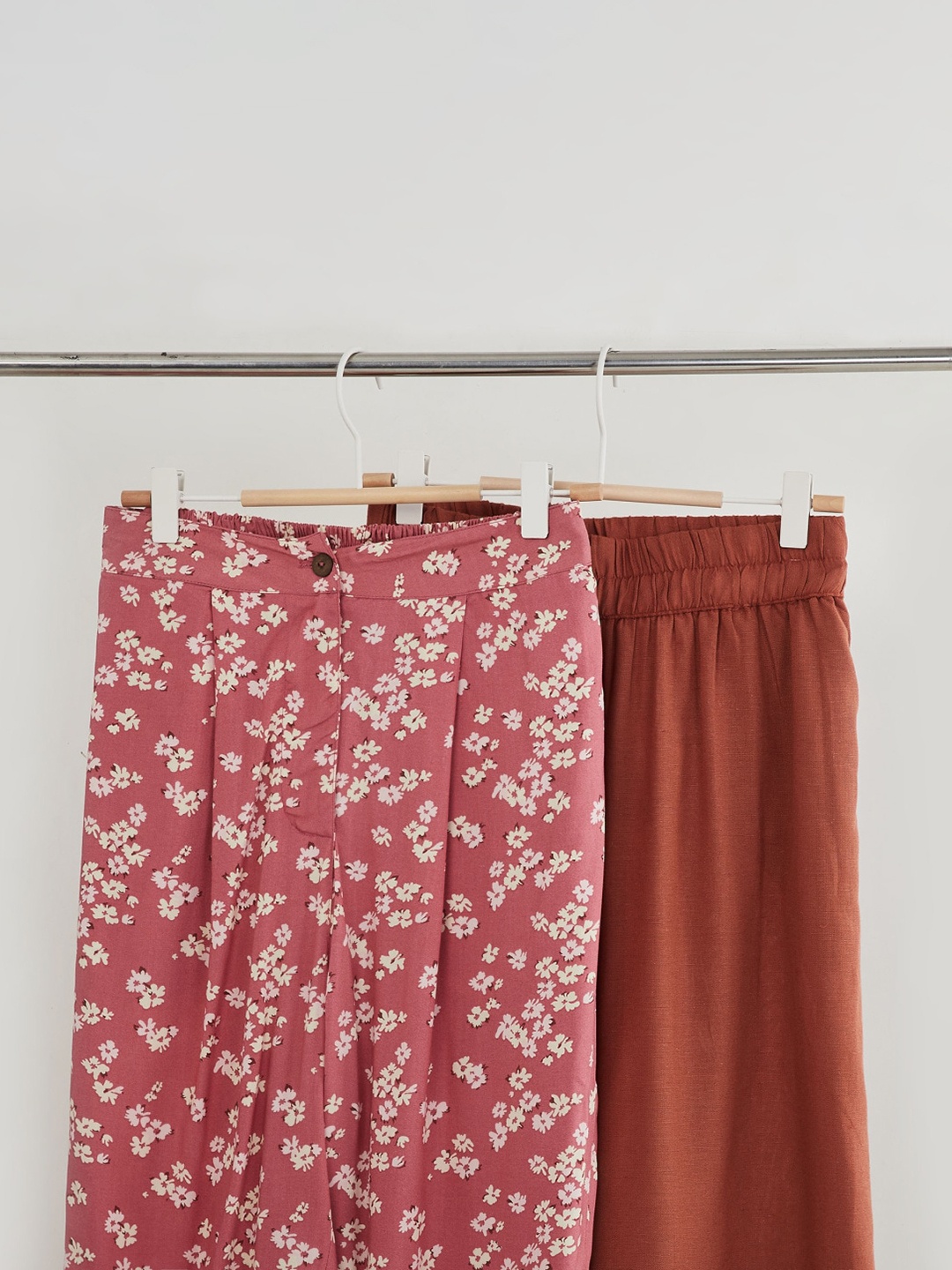 

Home Centre White Metal Trouser Hanger