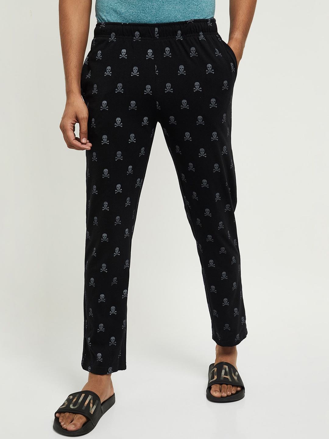 

max Men Black & Grey Printed Lounge Pants