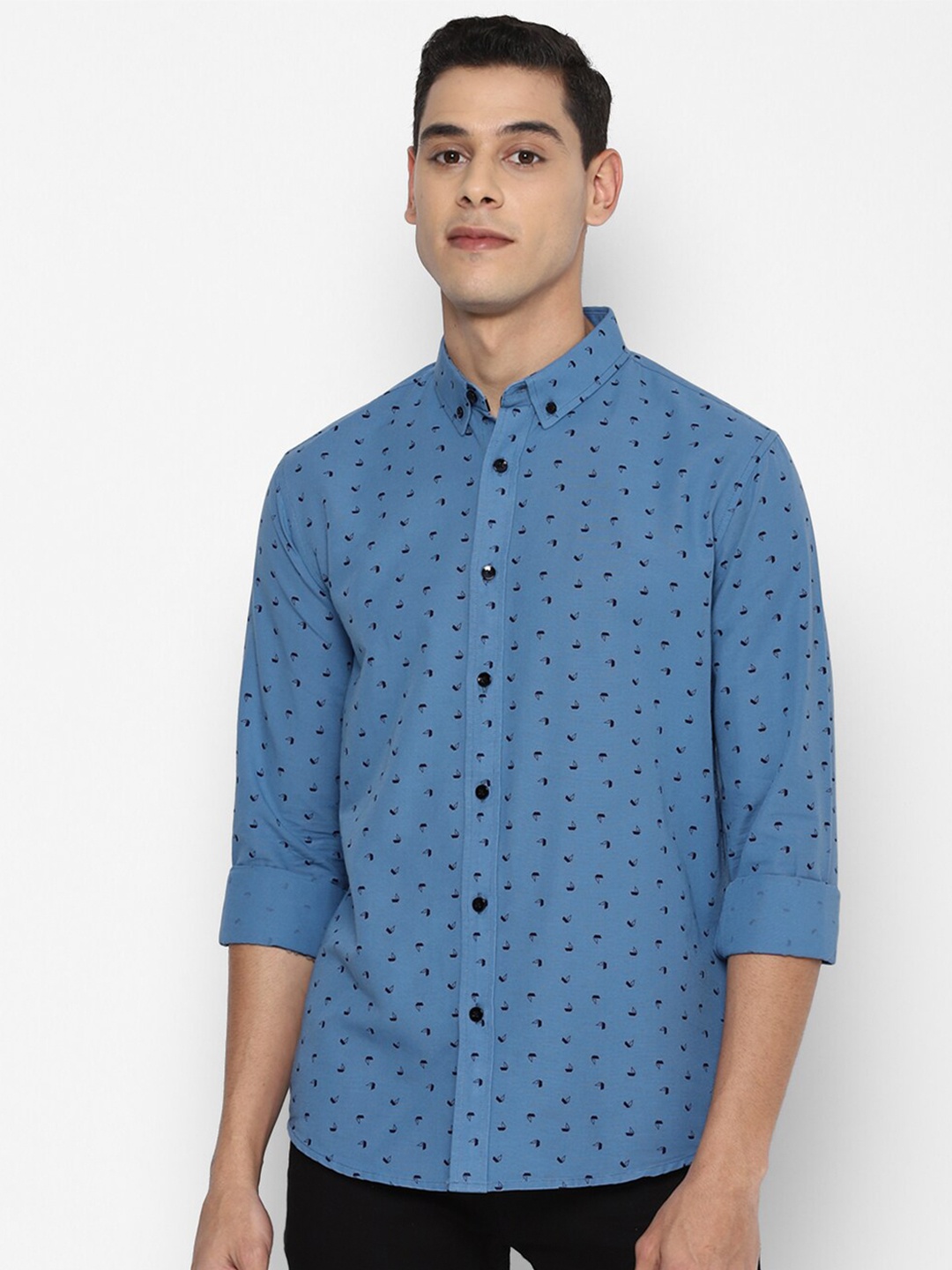 

FOREVER 21 Men Blue Slim Fit Opaque Printed Casual Shirt