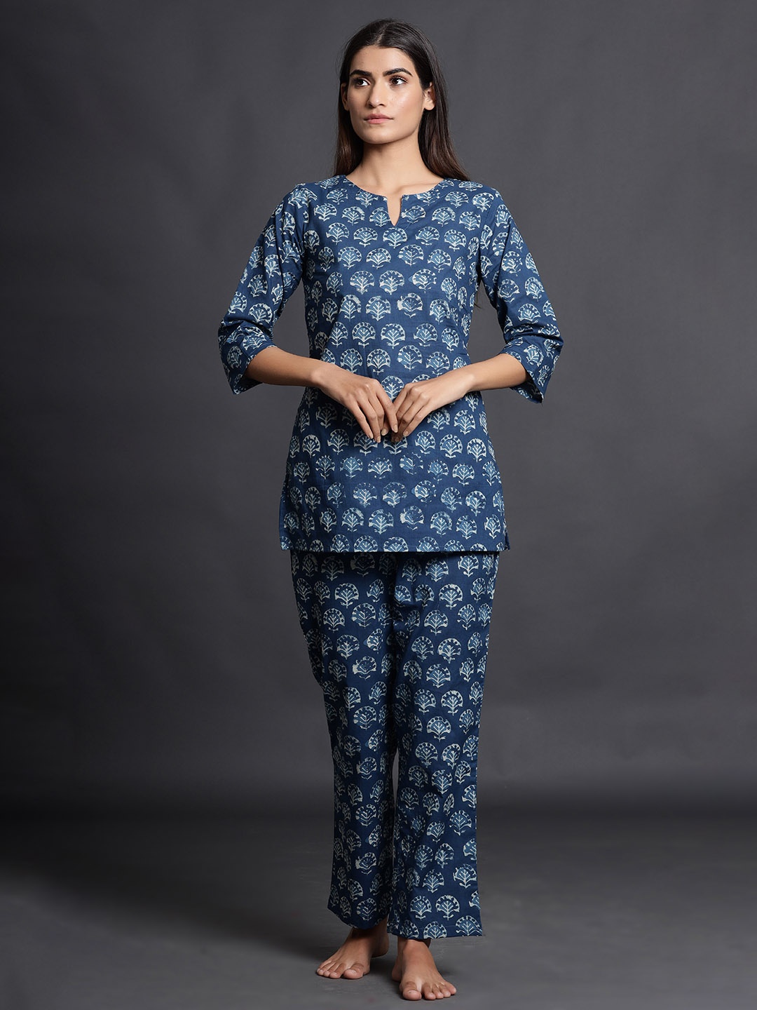 

JISORA Women Blue & White Printed Pure Cotton Night suit