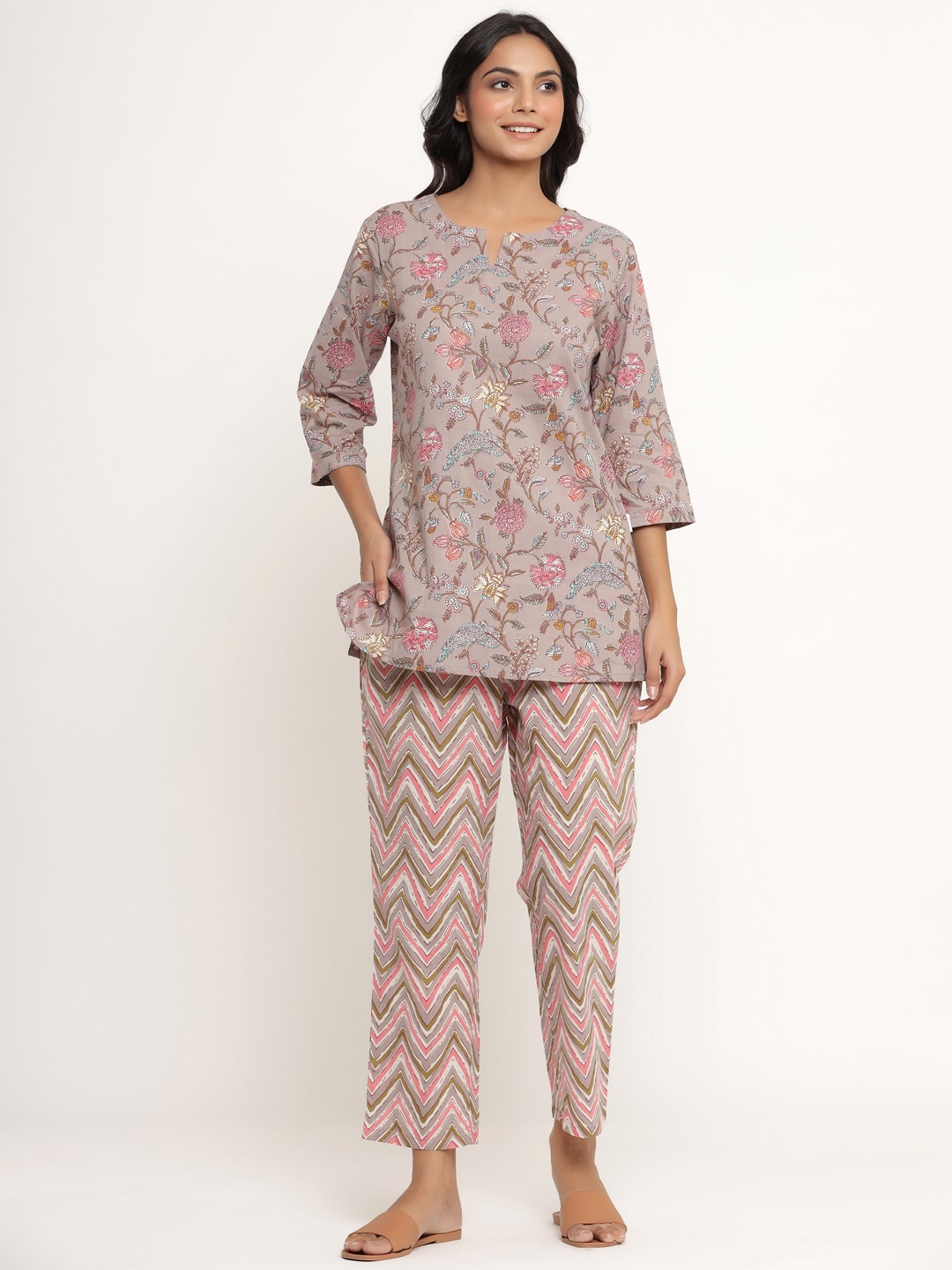 

JISORA Women Grey Floral Printed Pure Cotton Night Suit