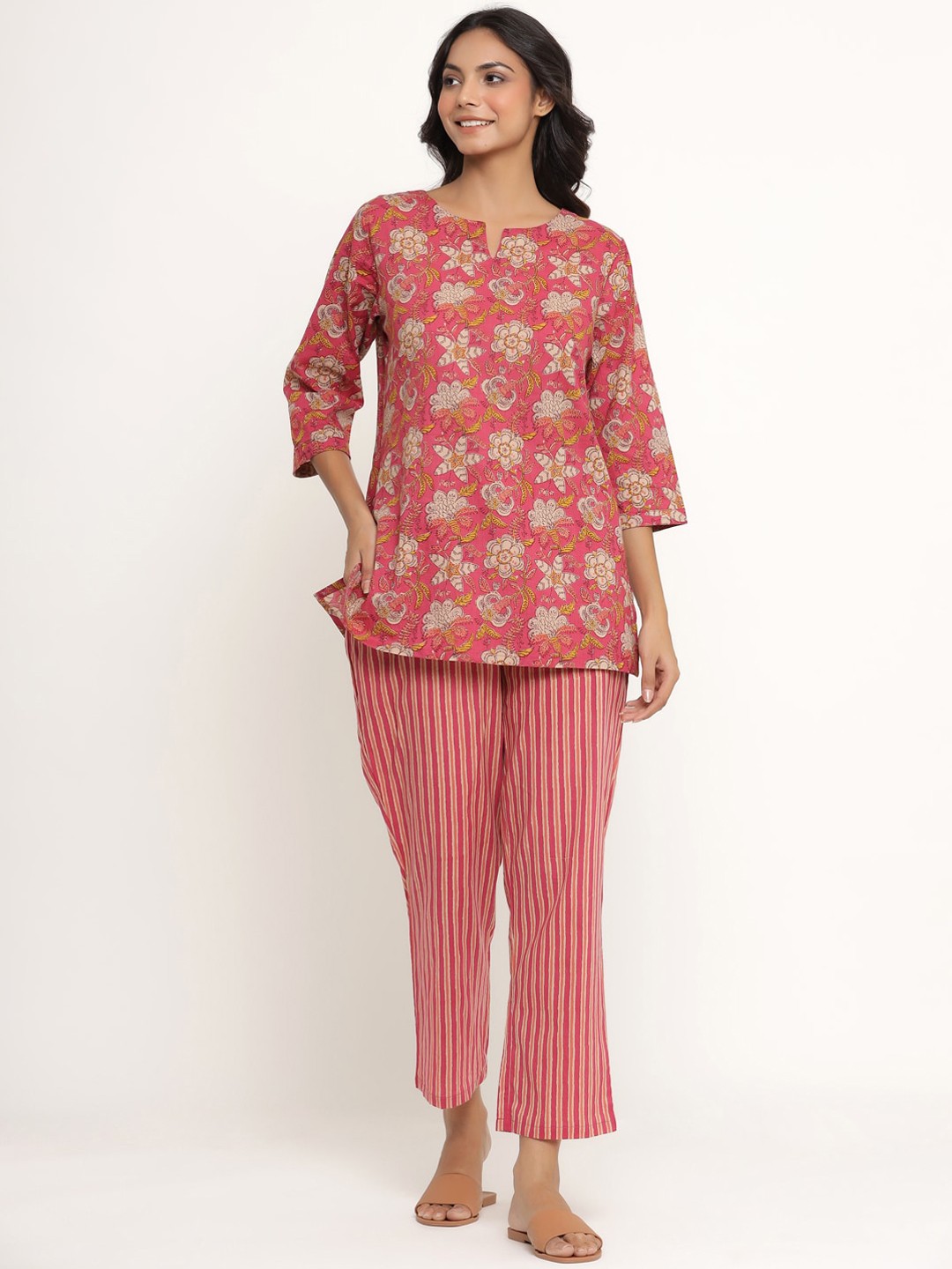 

JISORA Women Pink & White Pure Cotton Printed Night suit