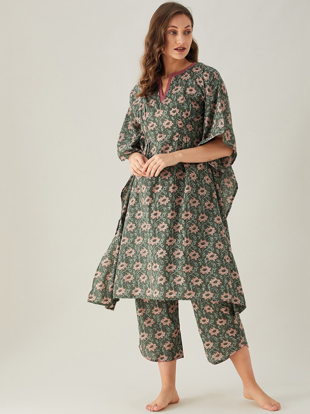 

The Kaftan Company Women Green & Pink Printed Night suit