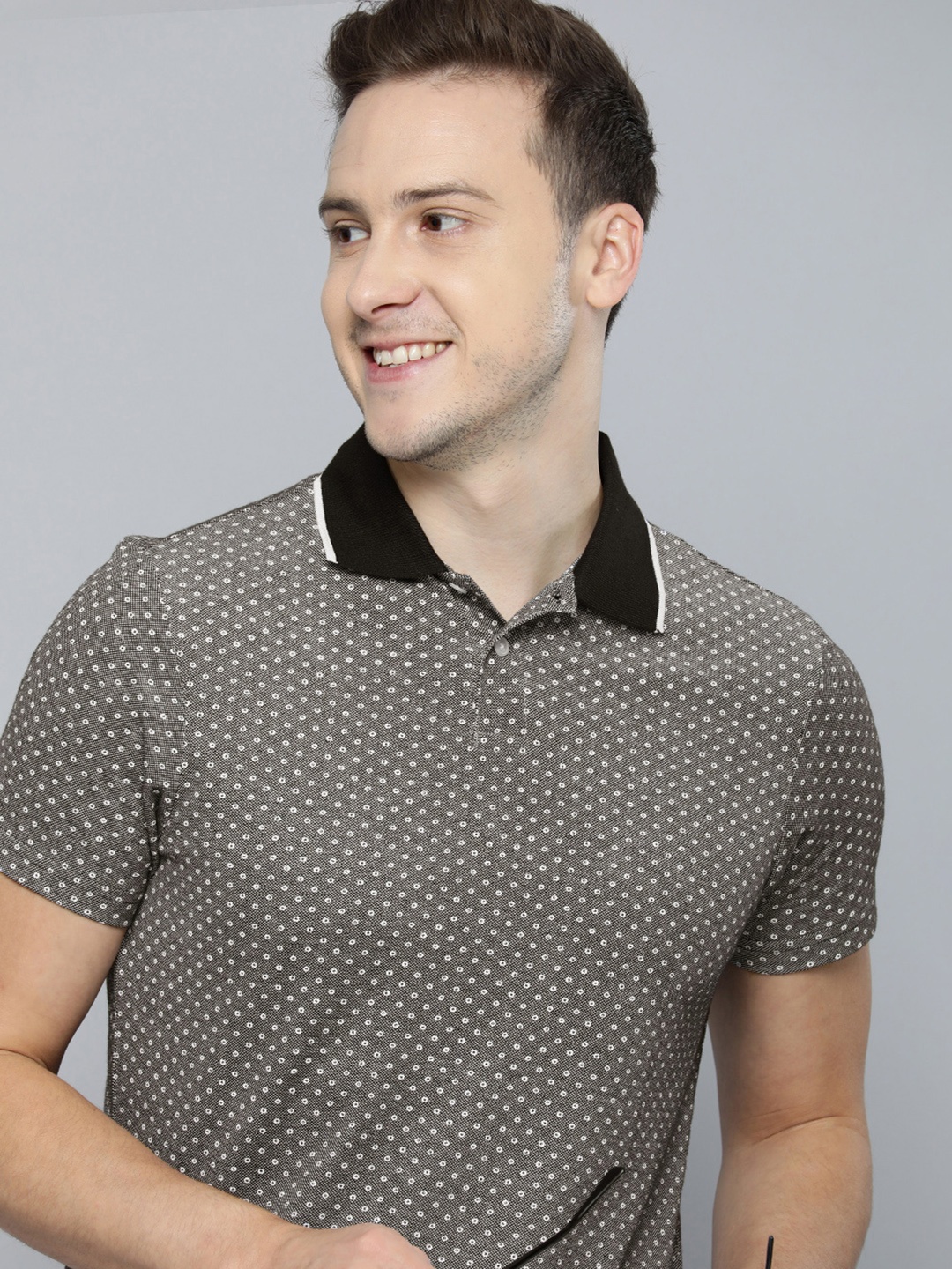 

Mast & Harbour Men Black & Off White Geometric Printed Polo Collar Slim Fit T-shirt