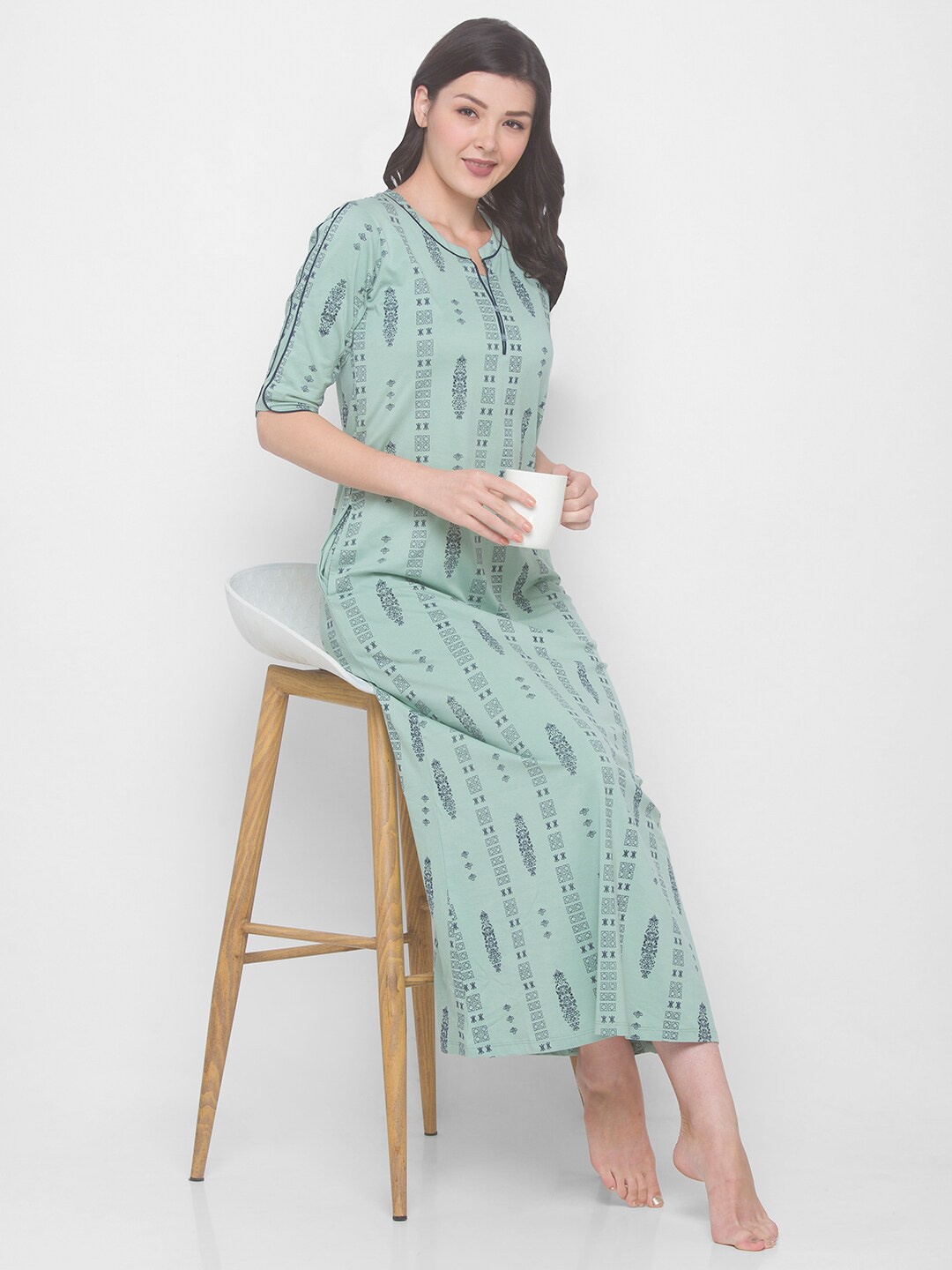 

AV2 Women Green Ethnic Motifs Printed Pure Cotton Nightdress