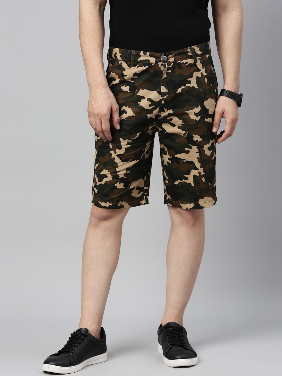 

Bushirt Men Beige Camouflage Printed Cargo Shorts