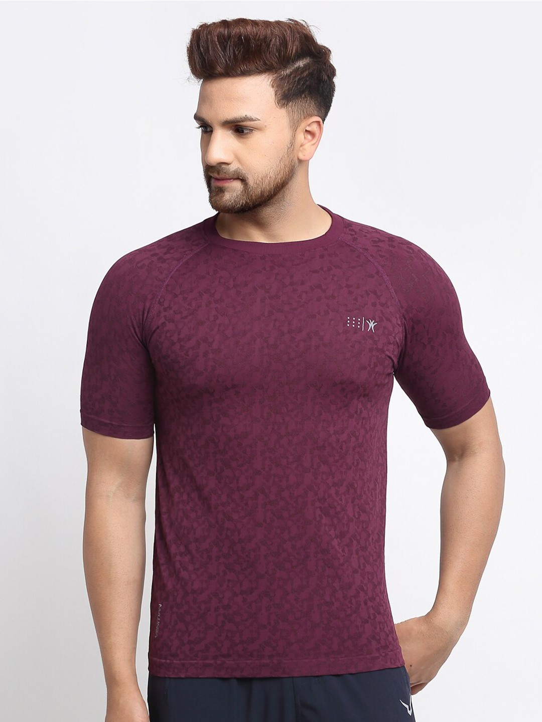 

VENITIAN Men Maroon Slim Fit T-shirt