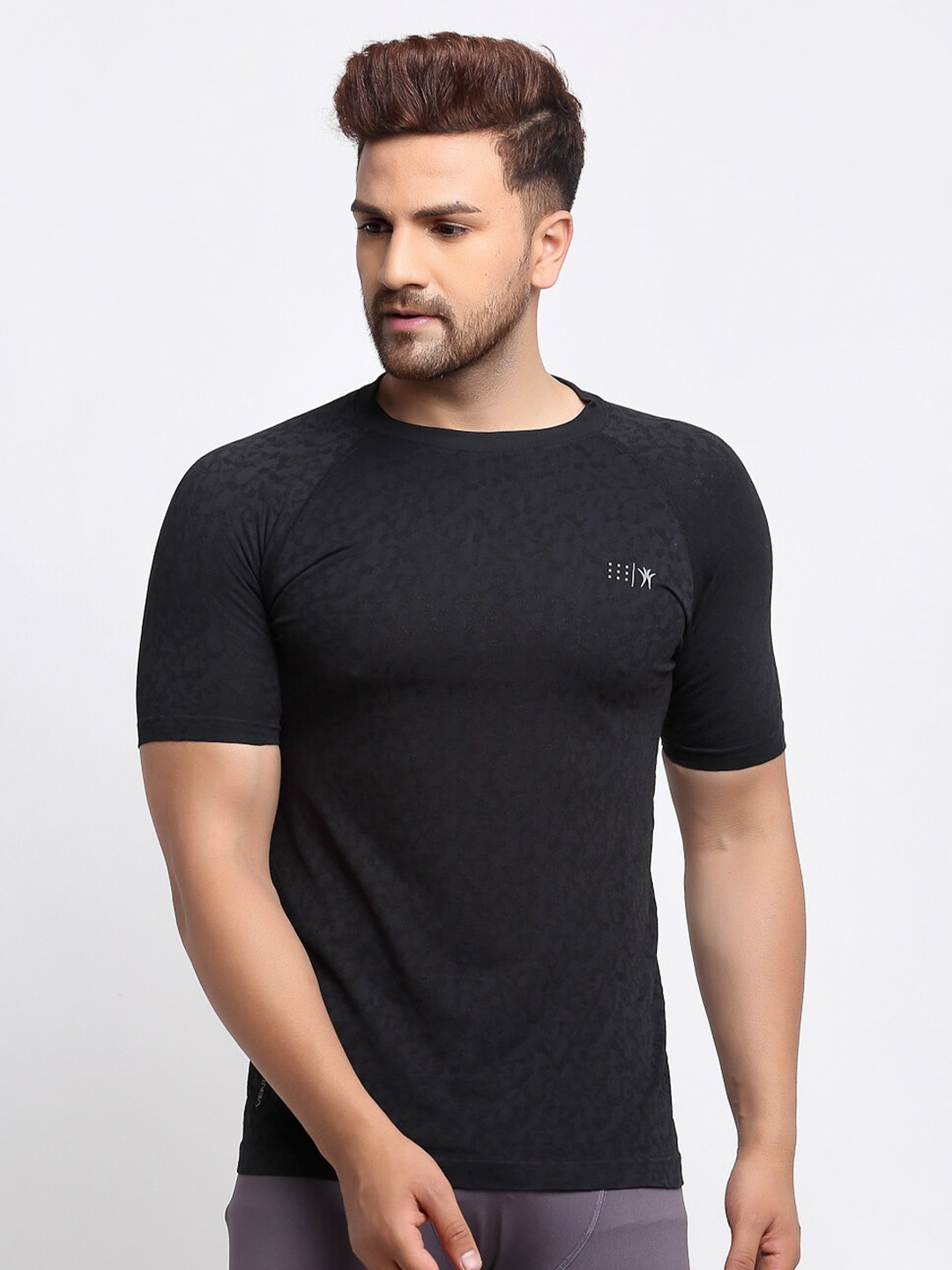 

VENITIAN Men Black Pockets Slim Fit T-shirt