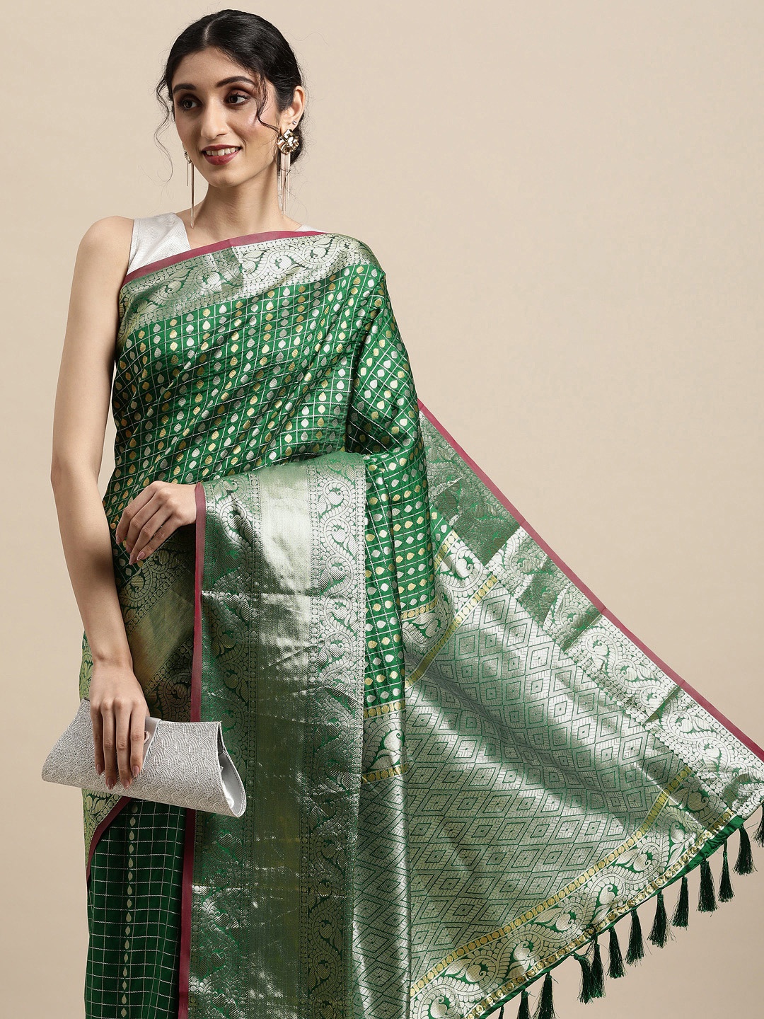 

VASTRANAND Green & Silver-Toned Zari Silk Blend Banarasi Saree