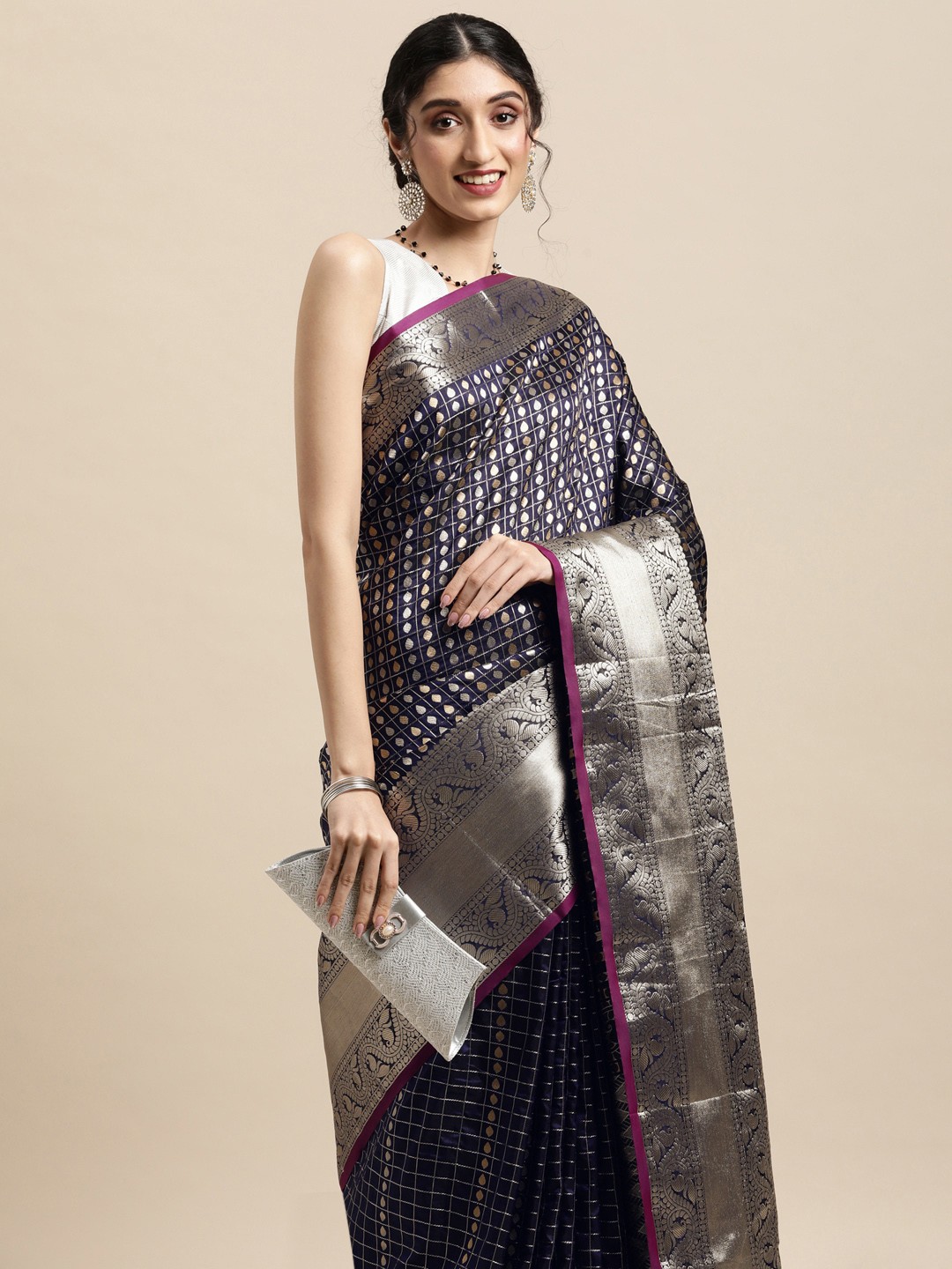 

VASTRANAND Navy Blue & Silver-Toned Zari Silk Blend Banarasi Saree