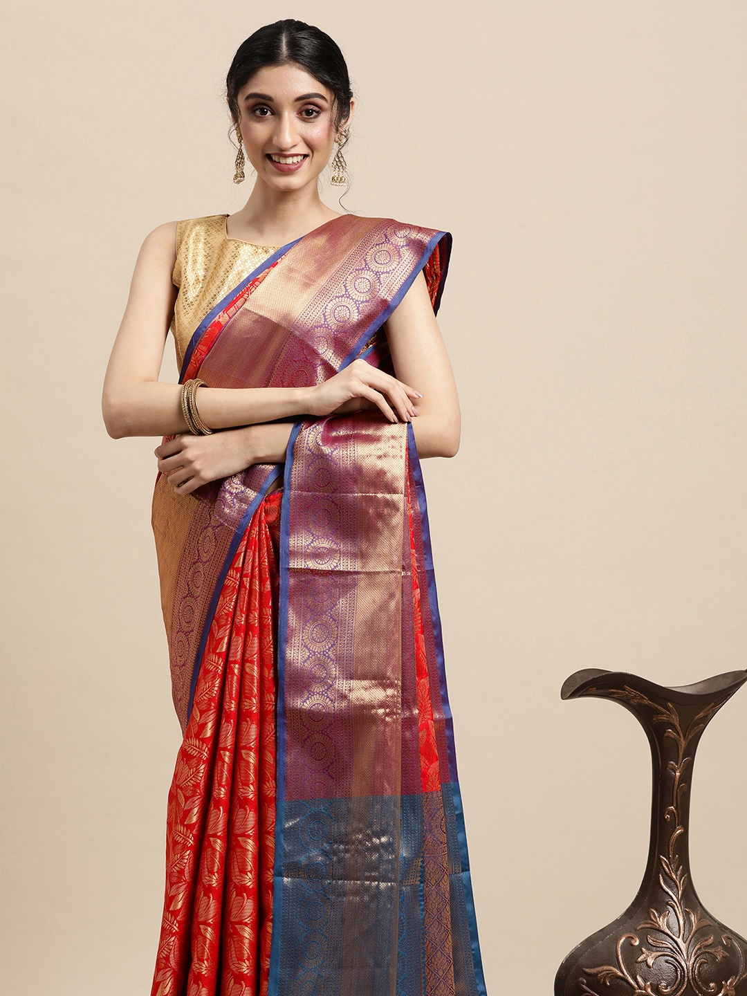 

VASTRANAND Red & Gold-Toned Woven Design Zari Silk Blend Kanjeevaram Saree