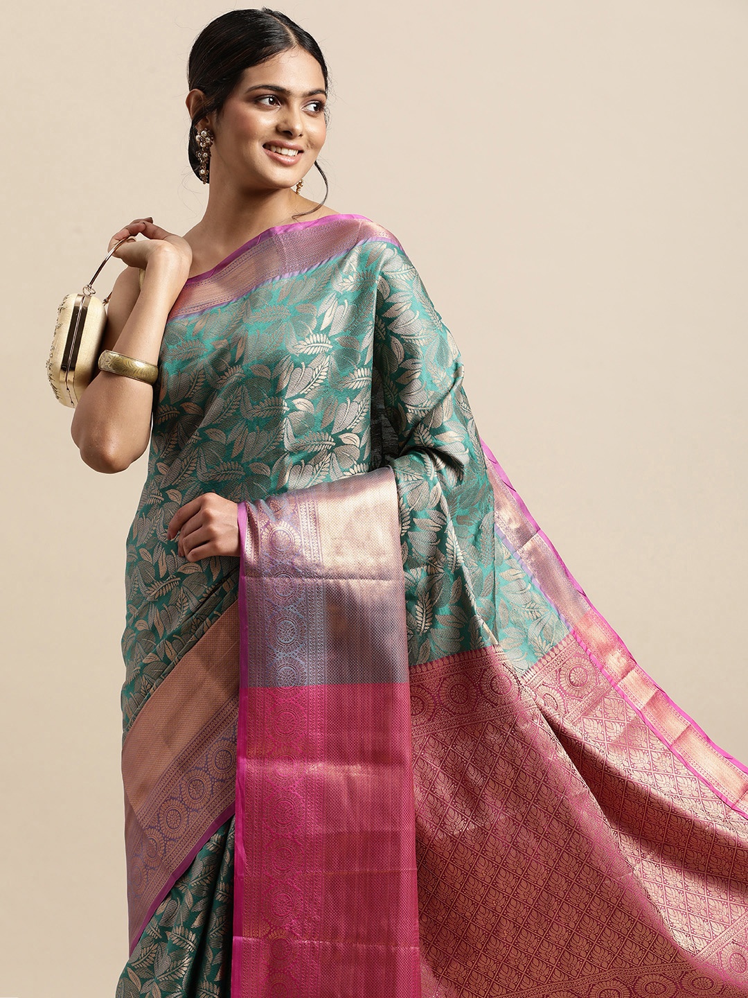

VASTRANAND Teal & Gold-Toned Woven Design Zari Silk Blend Kanjeevaram Saree