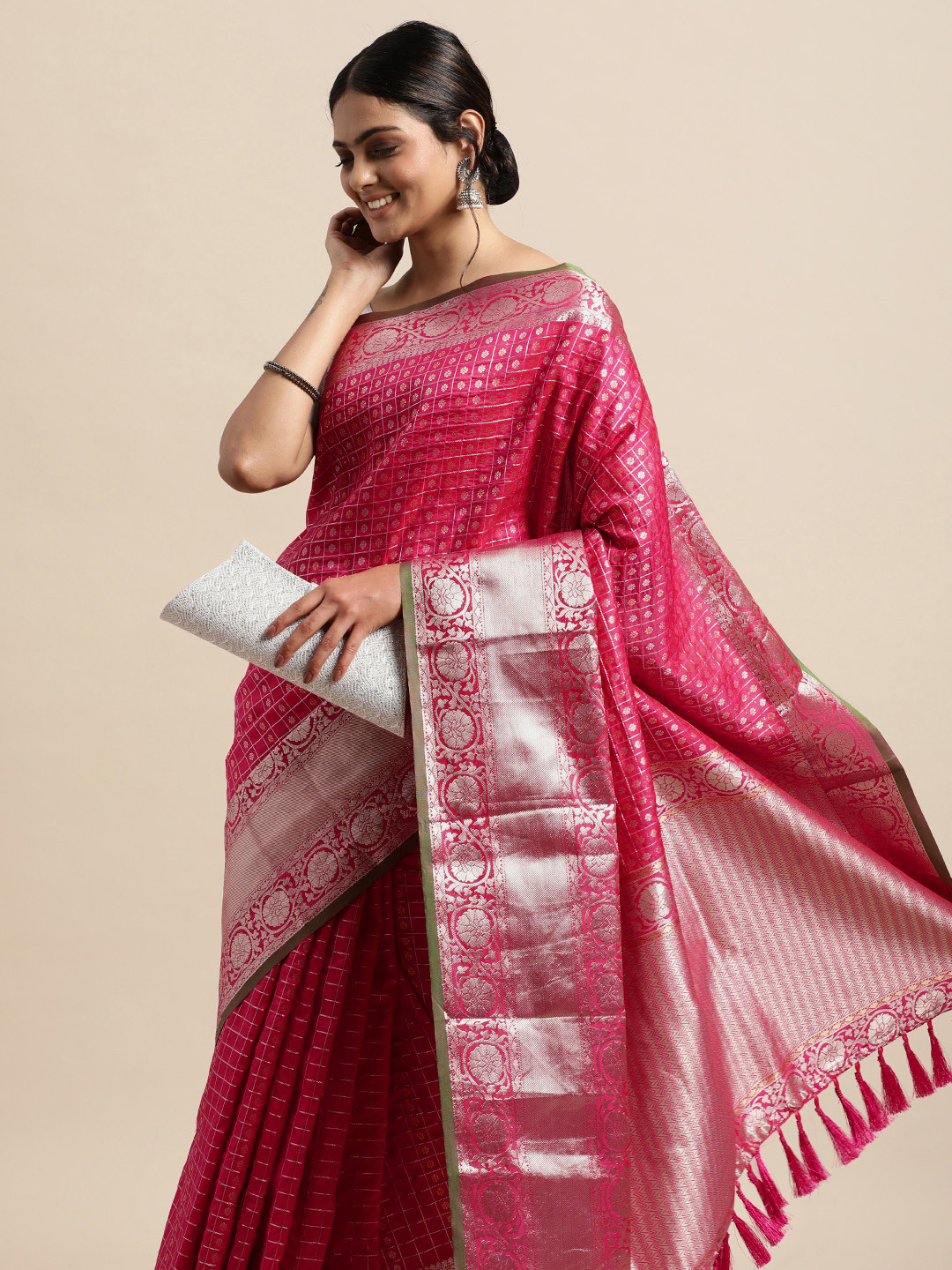 

VASTRANAND Pink & Silver-Toned Zari Banarasi Saree