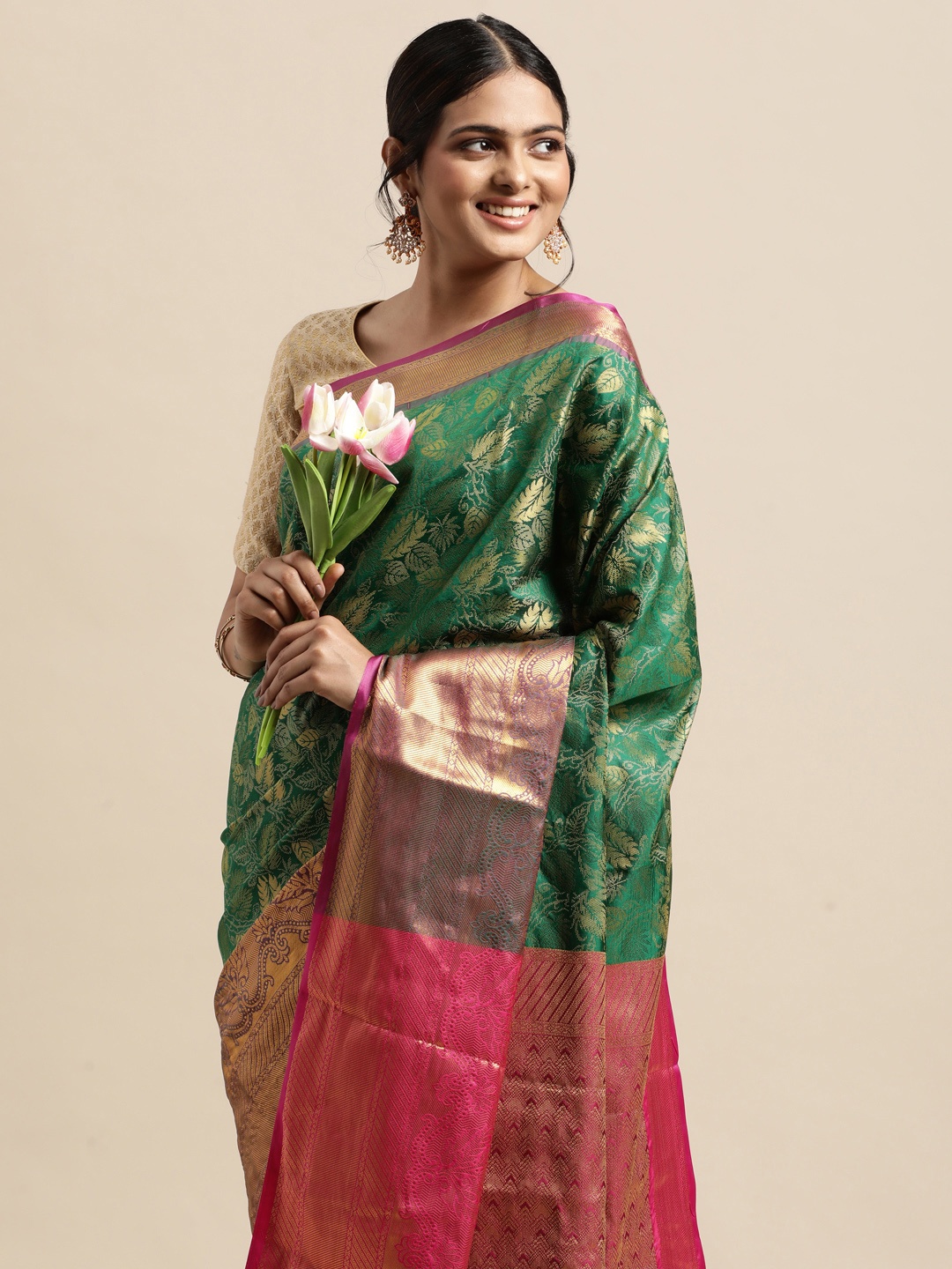 

VASTRANAND Green & Gold-Toned Woven Design Zari Silk Blend Kanjeevaram Saree