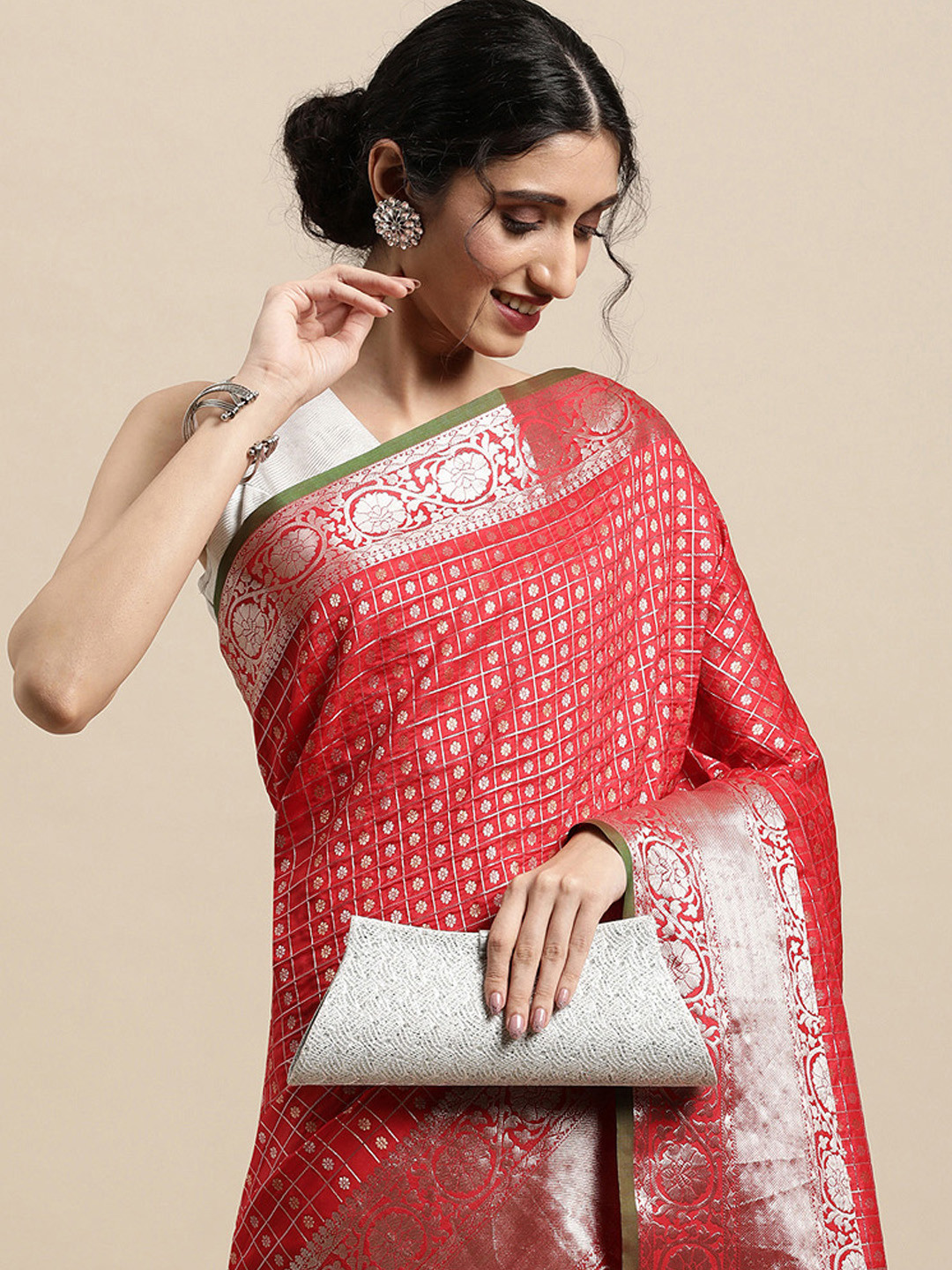 

VASTRANAND Red & Silver-Toned Zari Woven Design Banarasi Saree