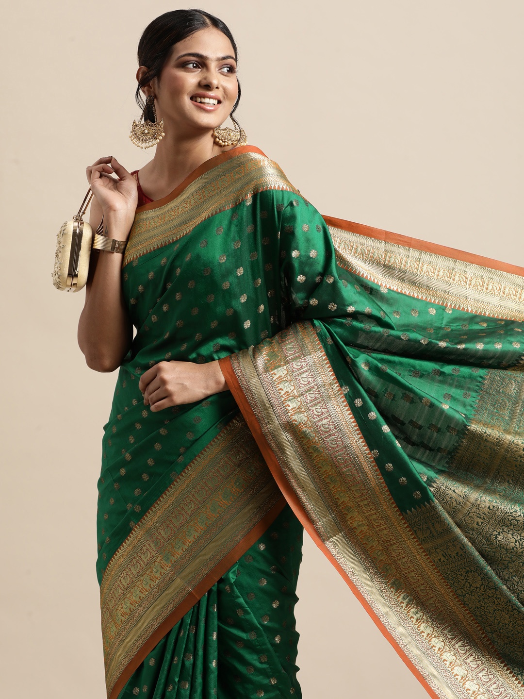 

VASTRANAND Green & Gold-Toned Ethnic Motifs Zari Silk Blend Kanjeevaram Saree