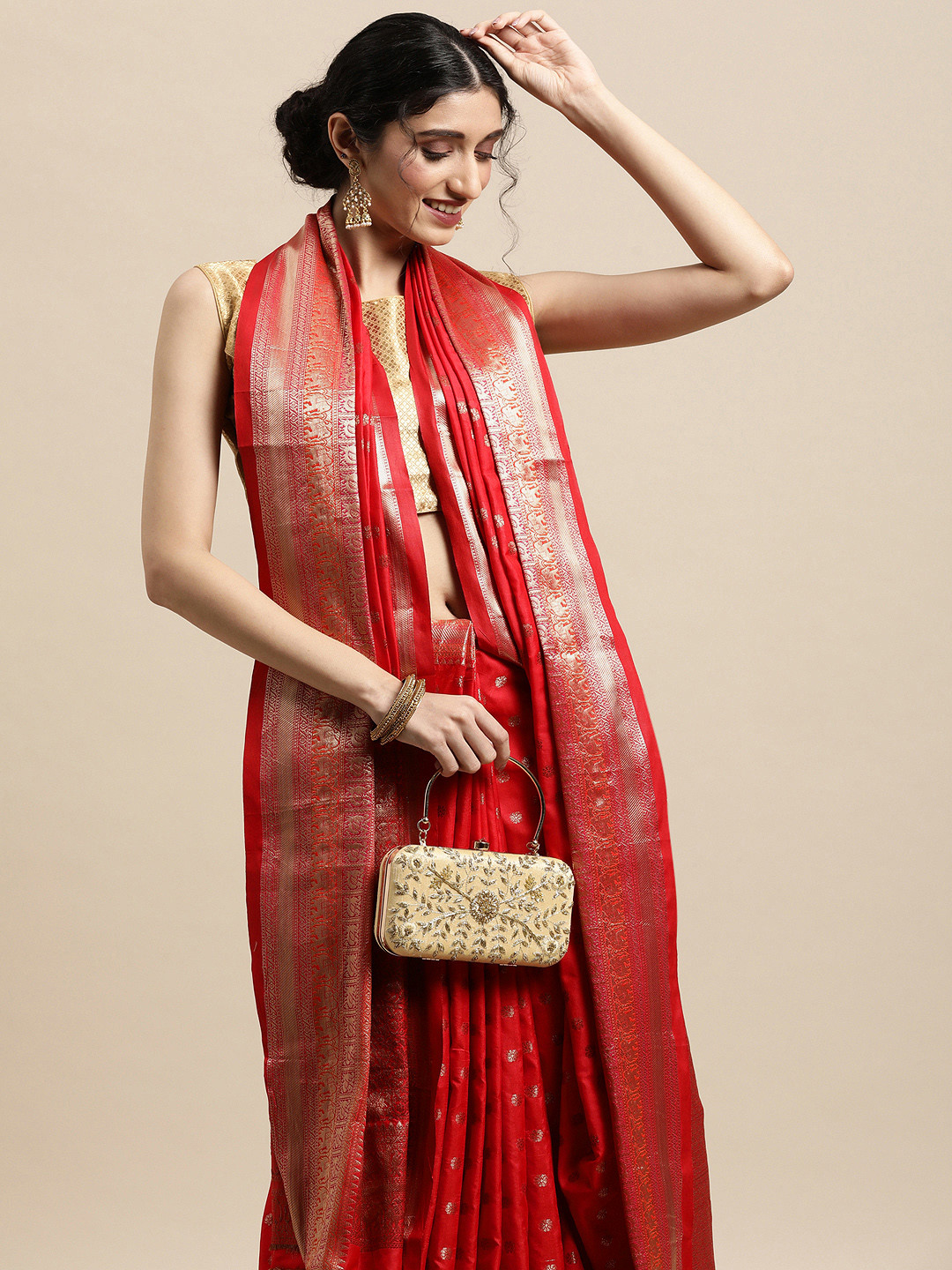 

VASTRANAND Red & Gold-Toned Ethnic Motifs Zari Silk Blend Kanjeevaram Saree