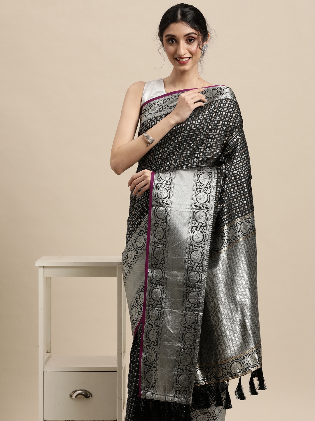 

VASTRANAND Black & Silver-Toned Zari Silk Blend Banarasi Saree