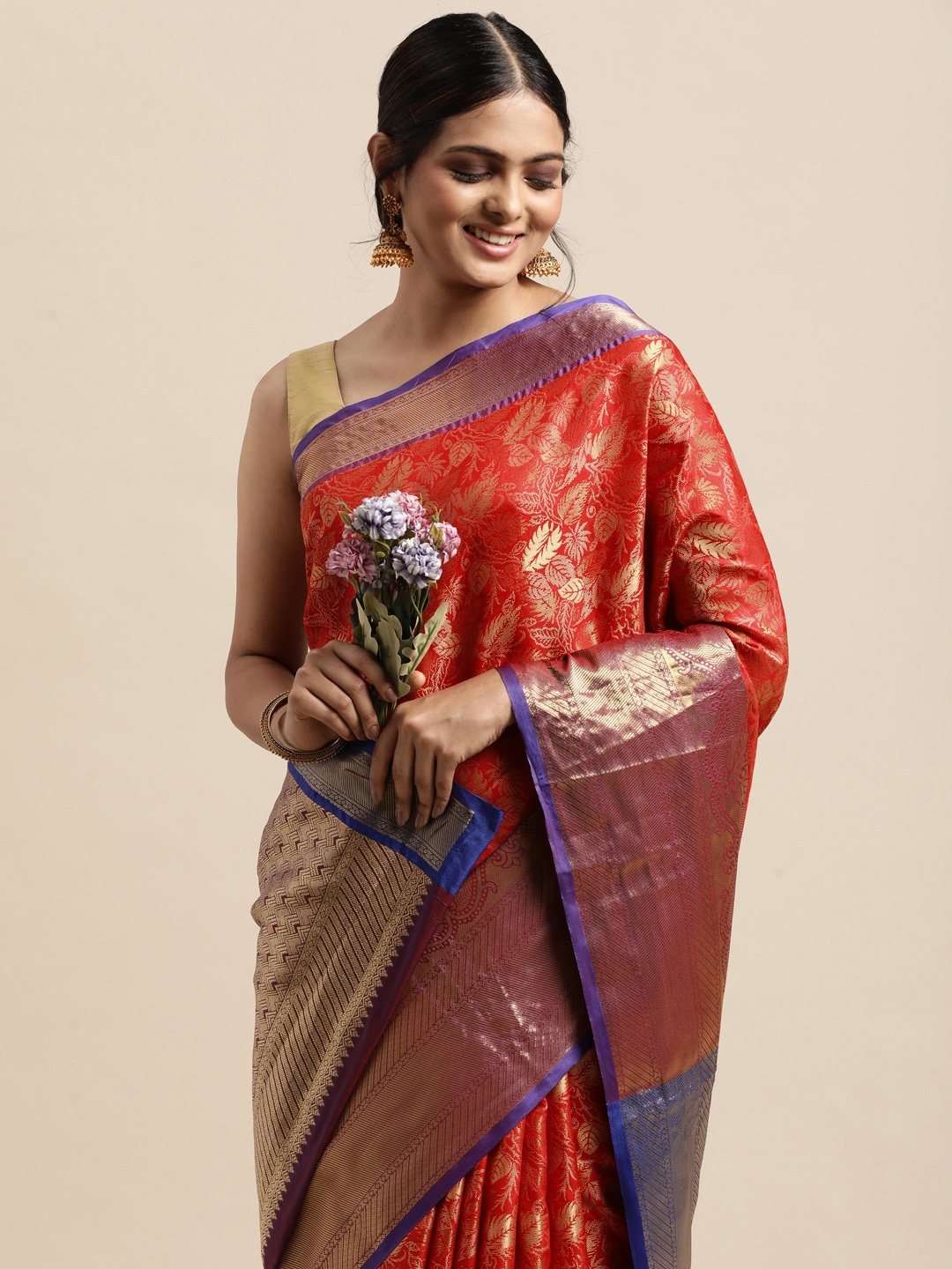 

VASTRANAND Red & Gold-Toned Woven Design Zari Silk Blend Kanjeevaram Saree