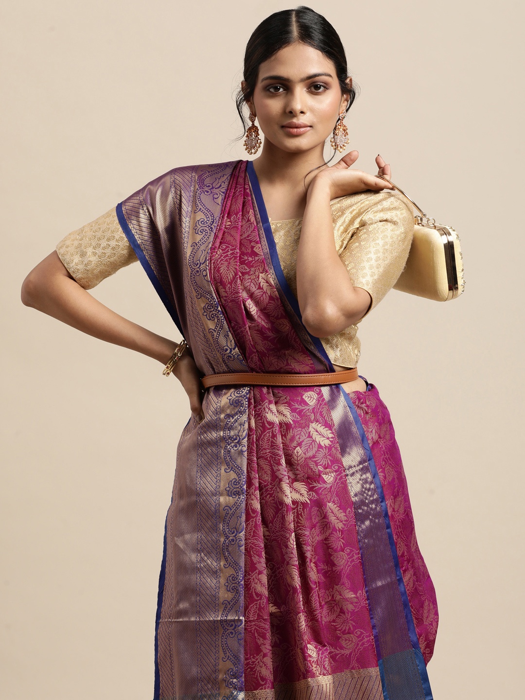 

VASTRANAND Burgundy & Gold-Toned Woven Design Zari Silk Blend Kanjeevaram Saree