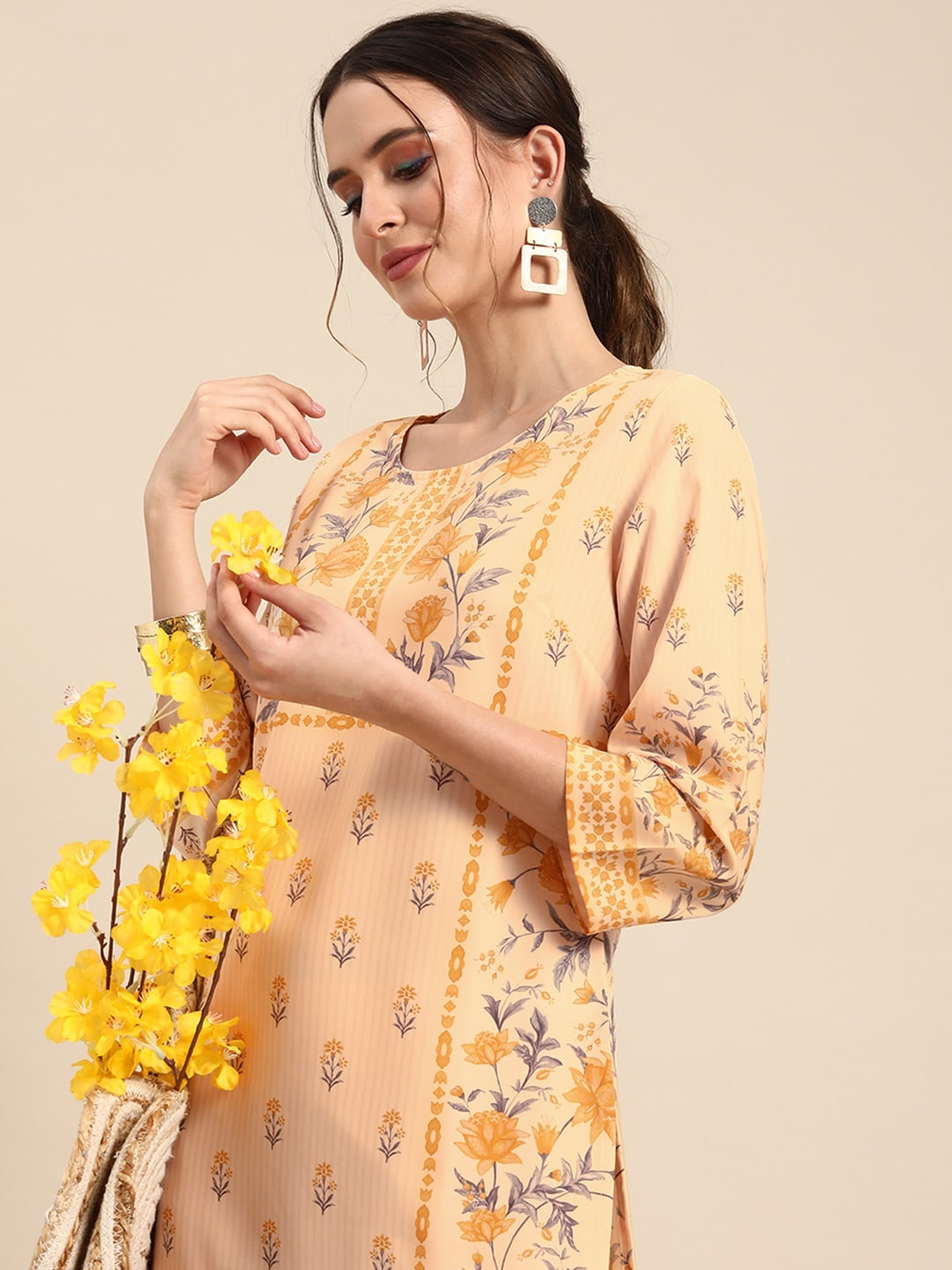 

Anouk Women Peach-Coloured & Multicoloured Floral Printed Straight Kurta