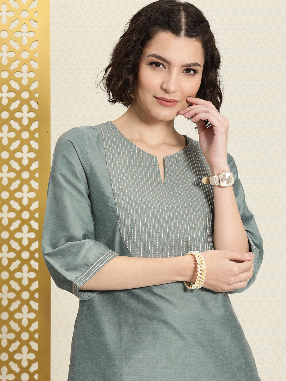 

House of Pataudi Women Grey & Gold Solid Thread Work Casual Kurta