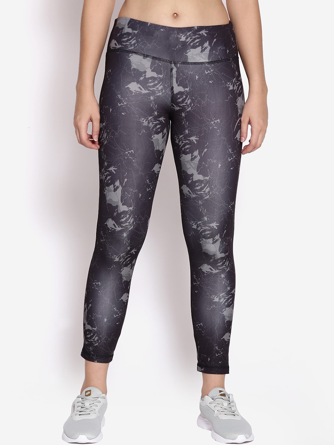 

Proline Women Black Printed Cropped Tights