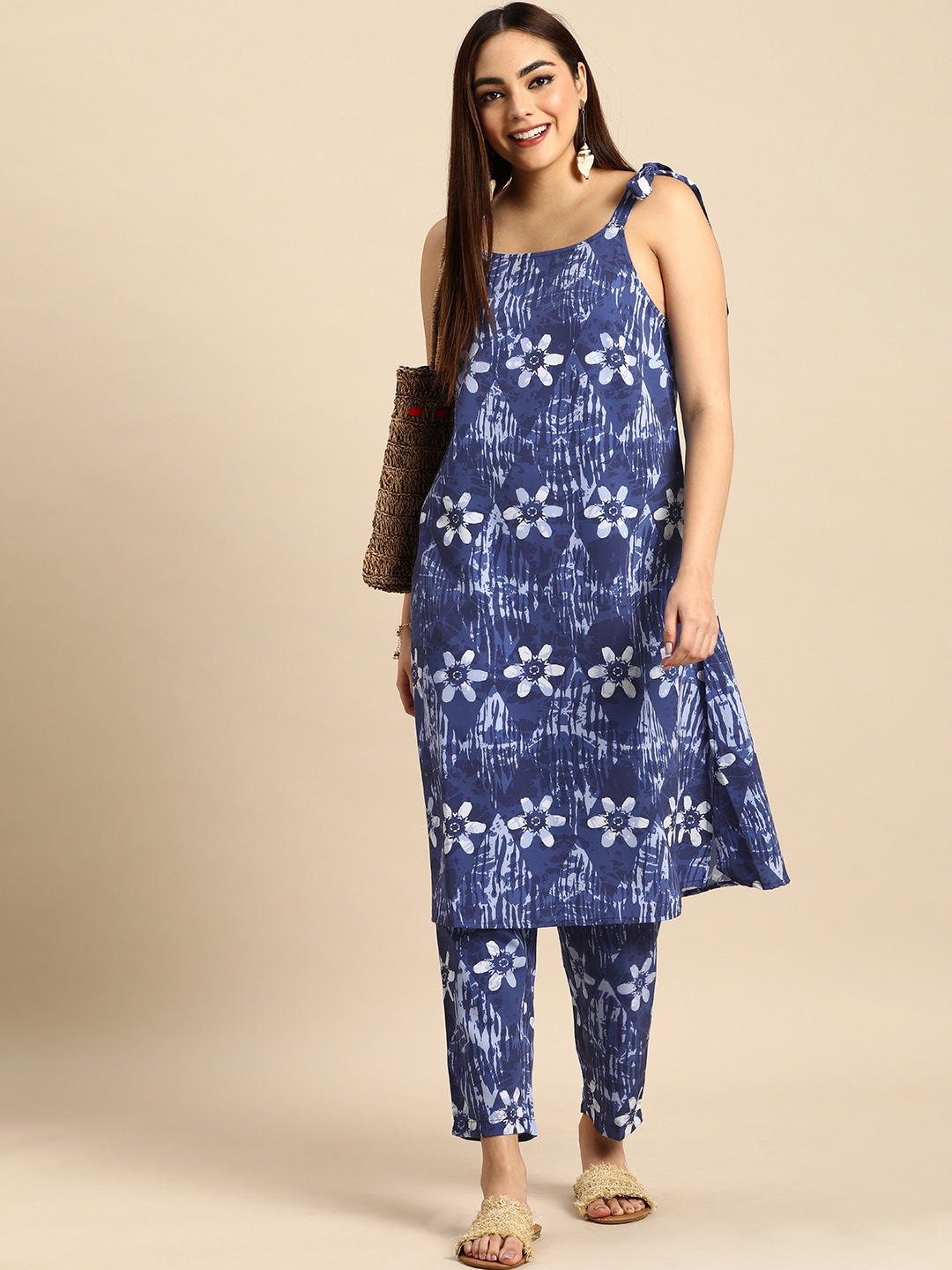 

Anouk Women Navy Blue Floral Printed Kurta with Trousers