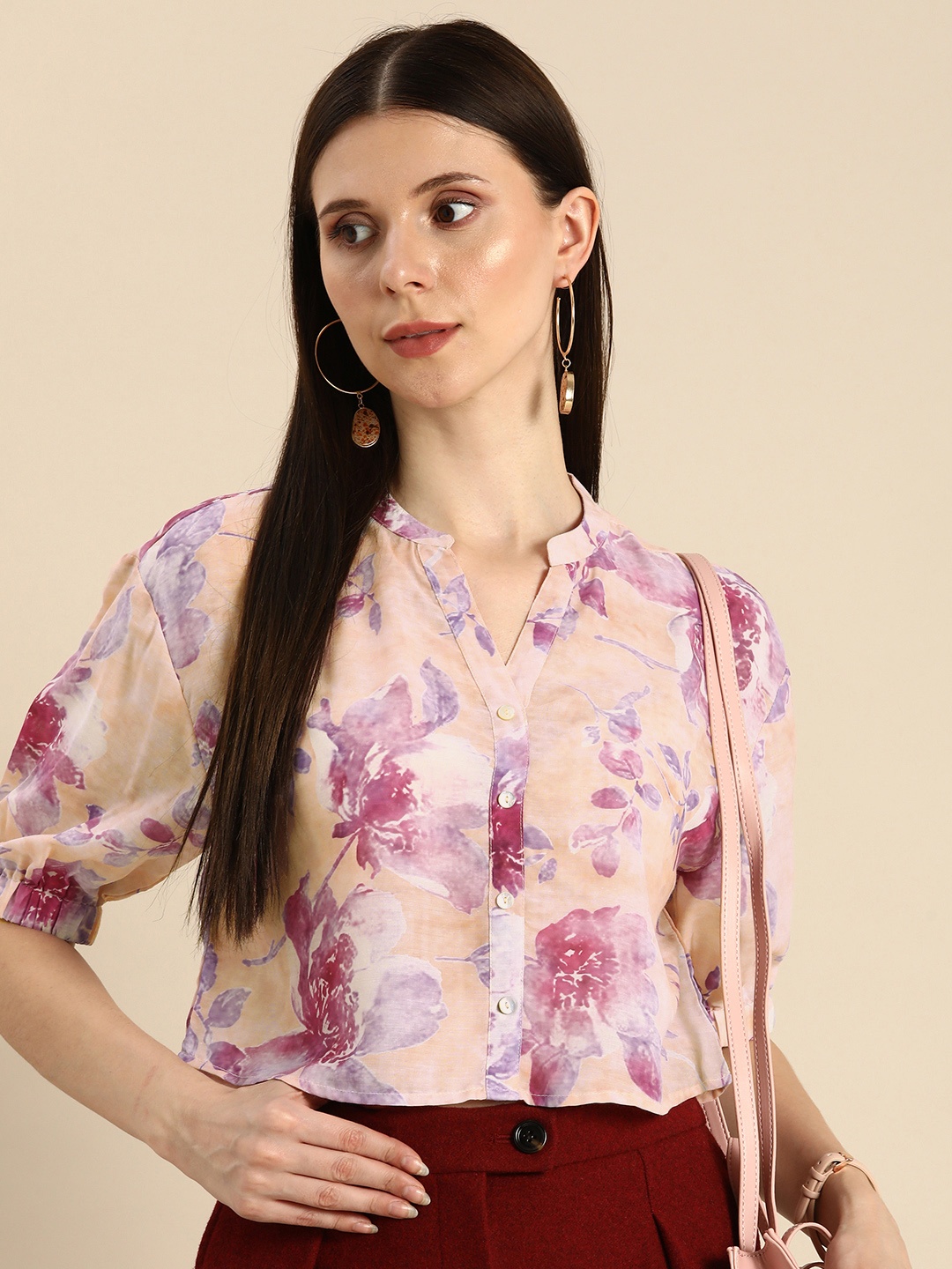 

Anouk Peach-Coloured & Pink Floral Print V Neck Puff Neck Crop Top