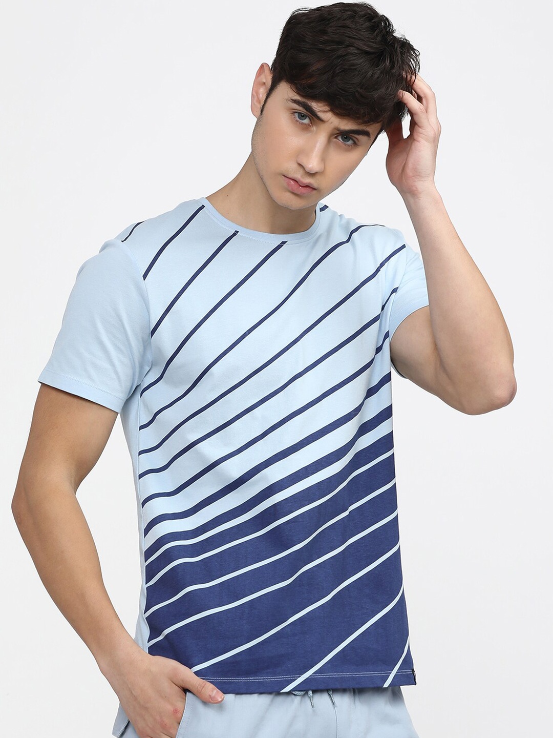 

LOCOMOTIVE Men Blue Striped T-shirt