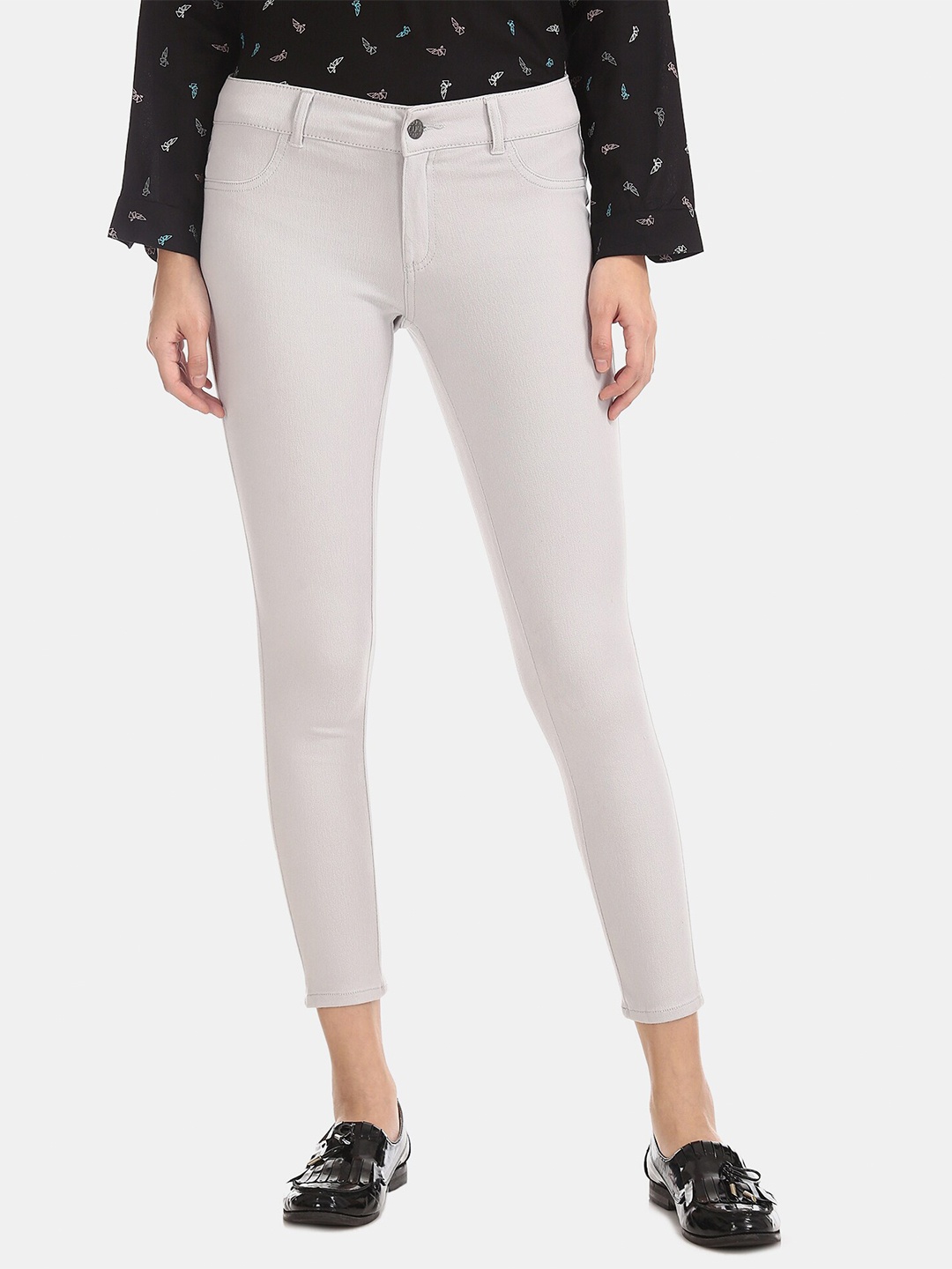 

Sugr Women Grey Solid Jeggings