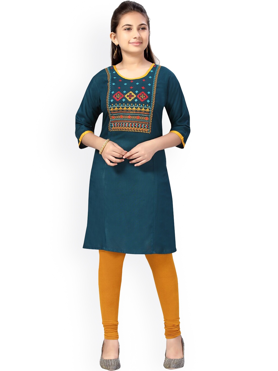 

Aarika Girls Green Embroidered Straight Kurta