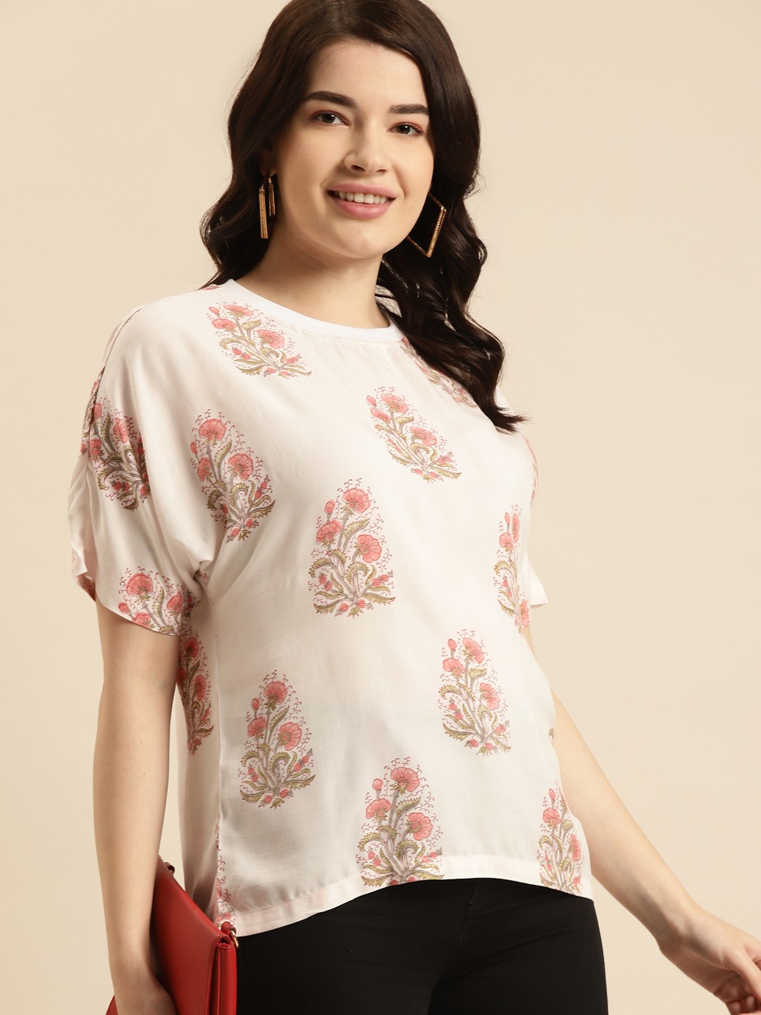 

Prakrti White & Peach-Coloured Floral Print Blouson Top
