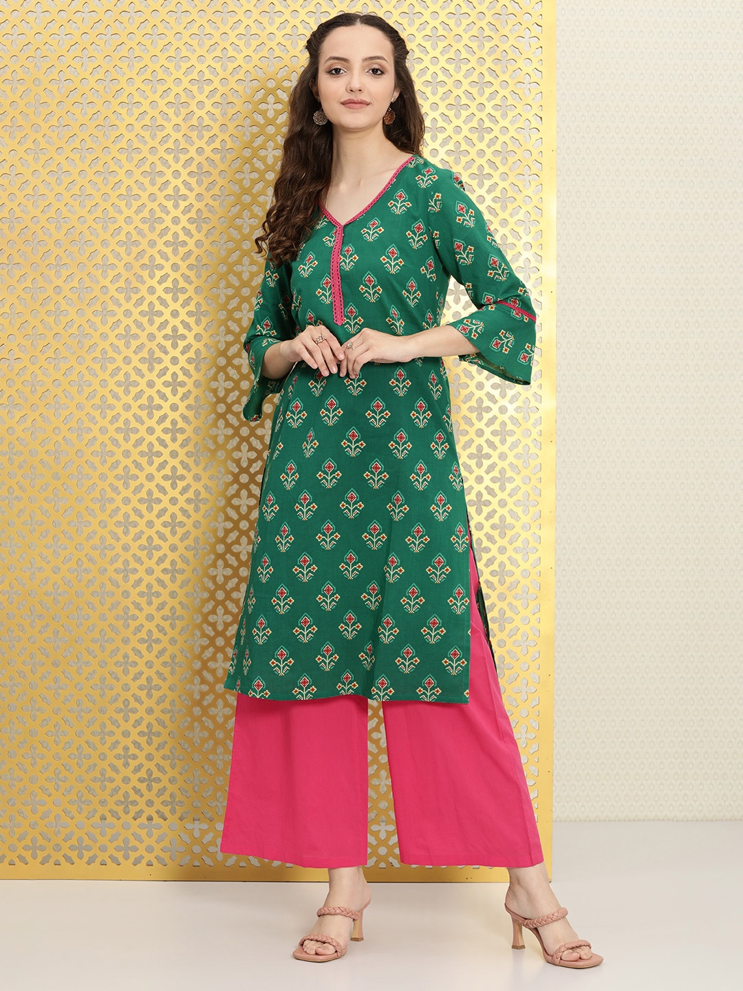 

Ode by House of Pataudi Women Green Printed Pure Cotton Kurta with Pink Palazzos
