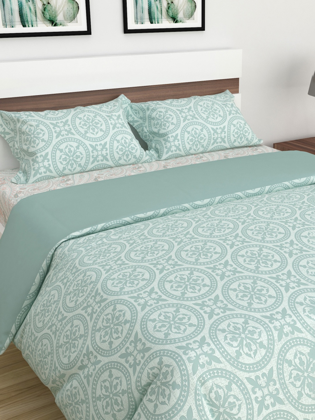 

Home Centre Green & White Printed Cotton Double Bedding Set