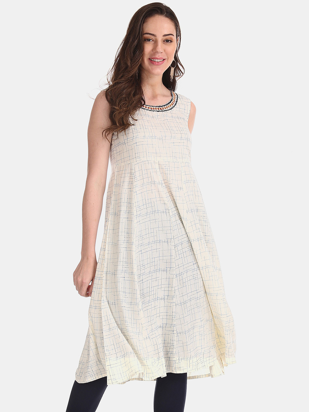 

Anahi Women White Geometric Printed Kurta With Ethnic Shrug