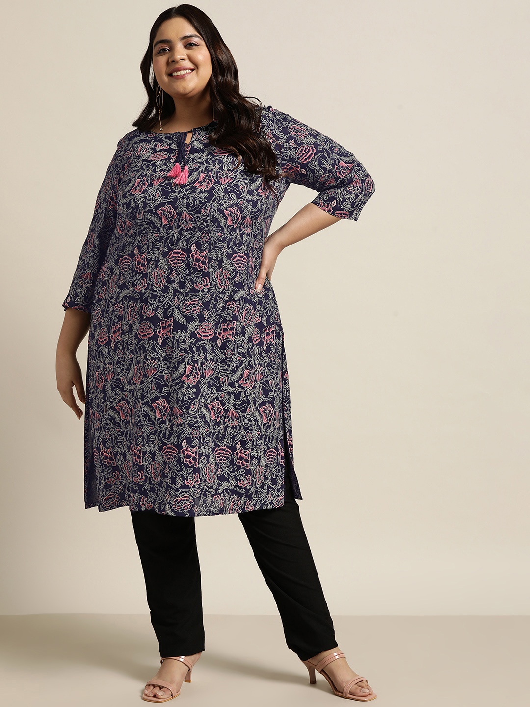 

Sztori Women Plus Size Navy Blue & White Floral Printed Kurta