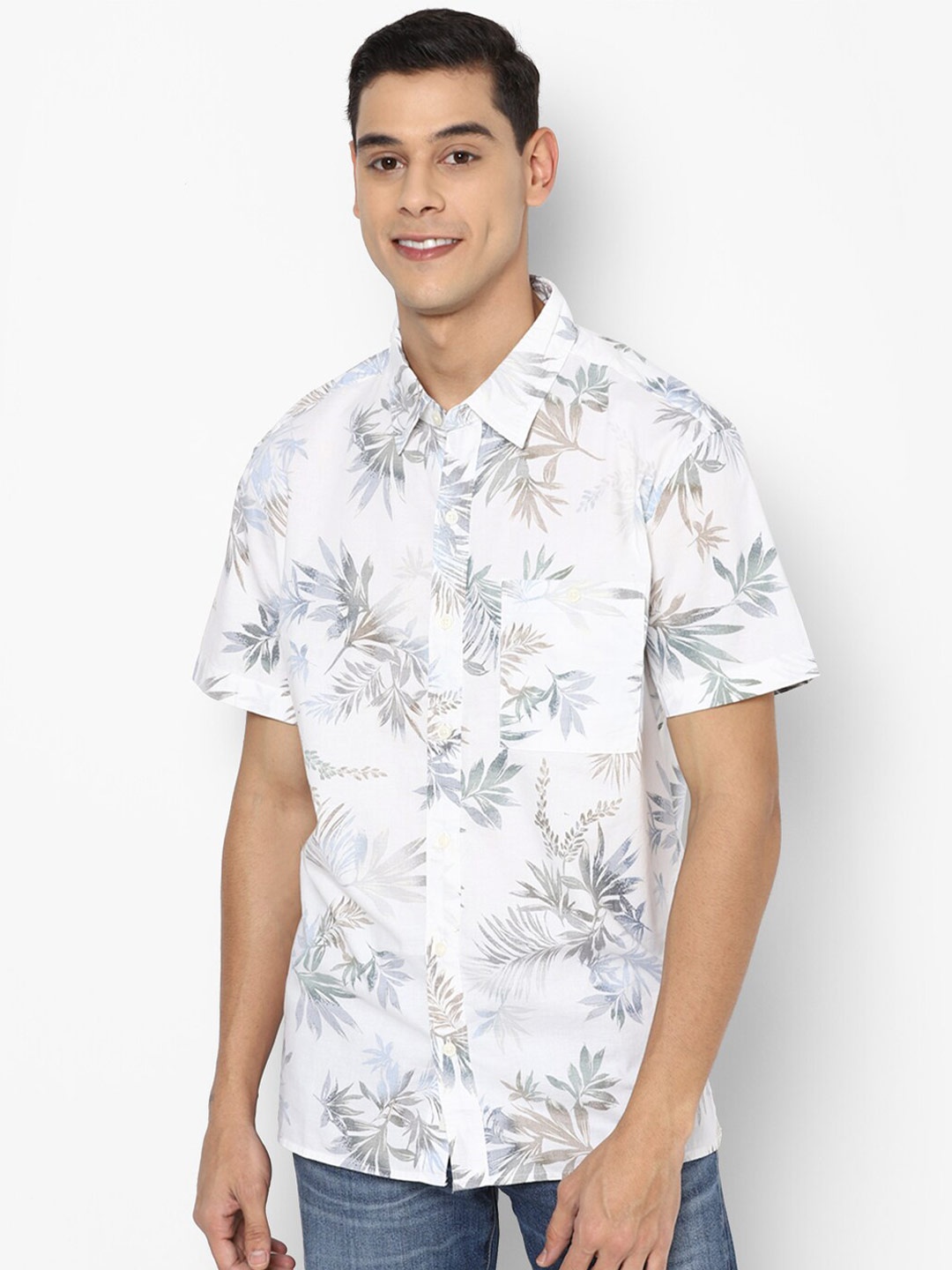 

AMERICAN EAGLE OUTFITTERS Men White Floral Opaque Printed Casual Shirt