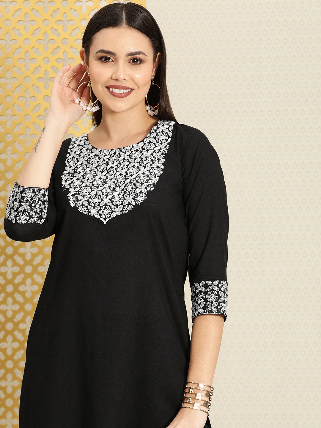 

House of Pataudi Women Black & White Thread Work Jashn Pure Cotton Kurta with Trousers