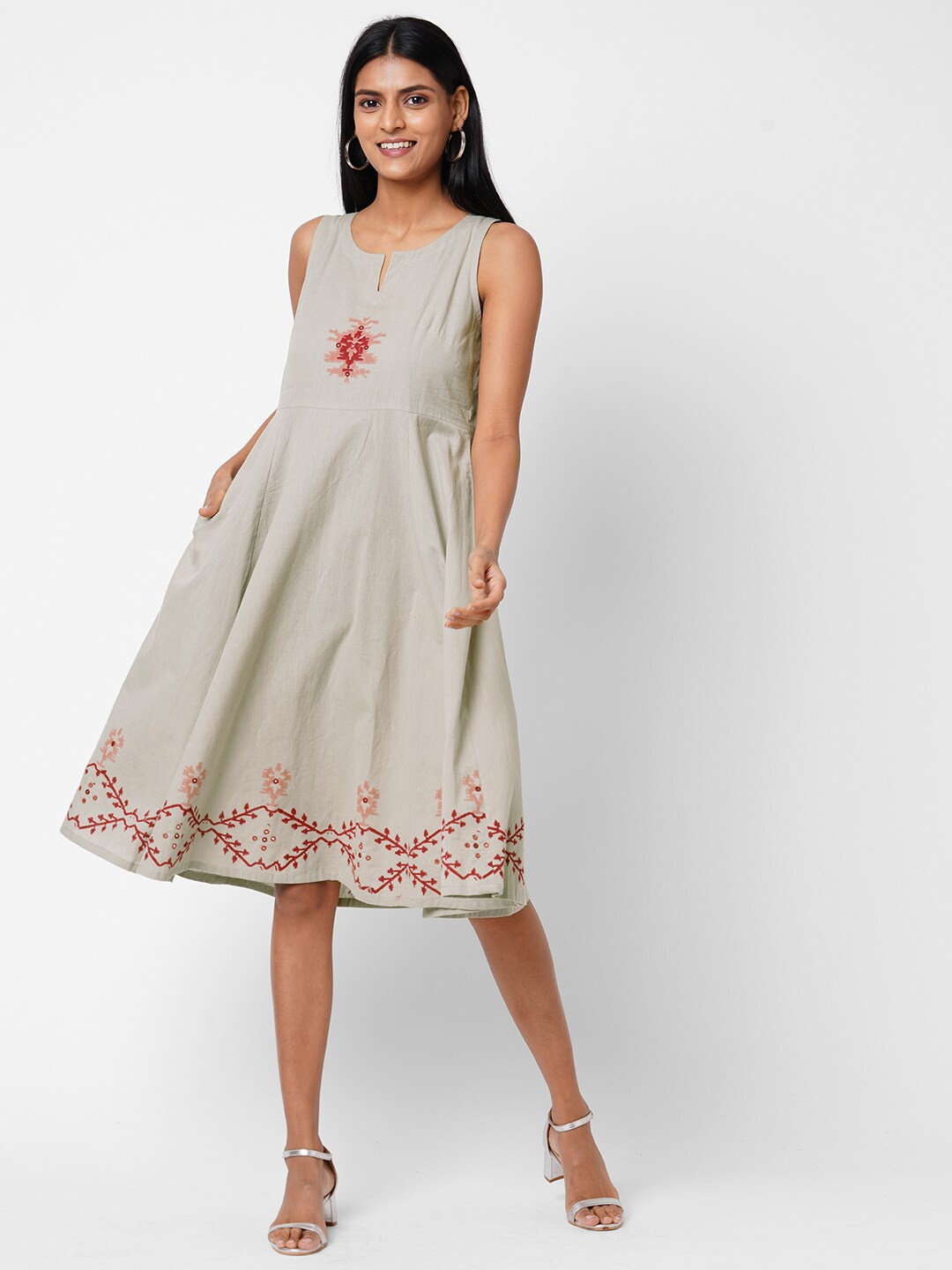 

KAMI KUBI Grey Floral Block Printed Midi Dress