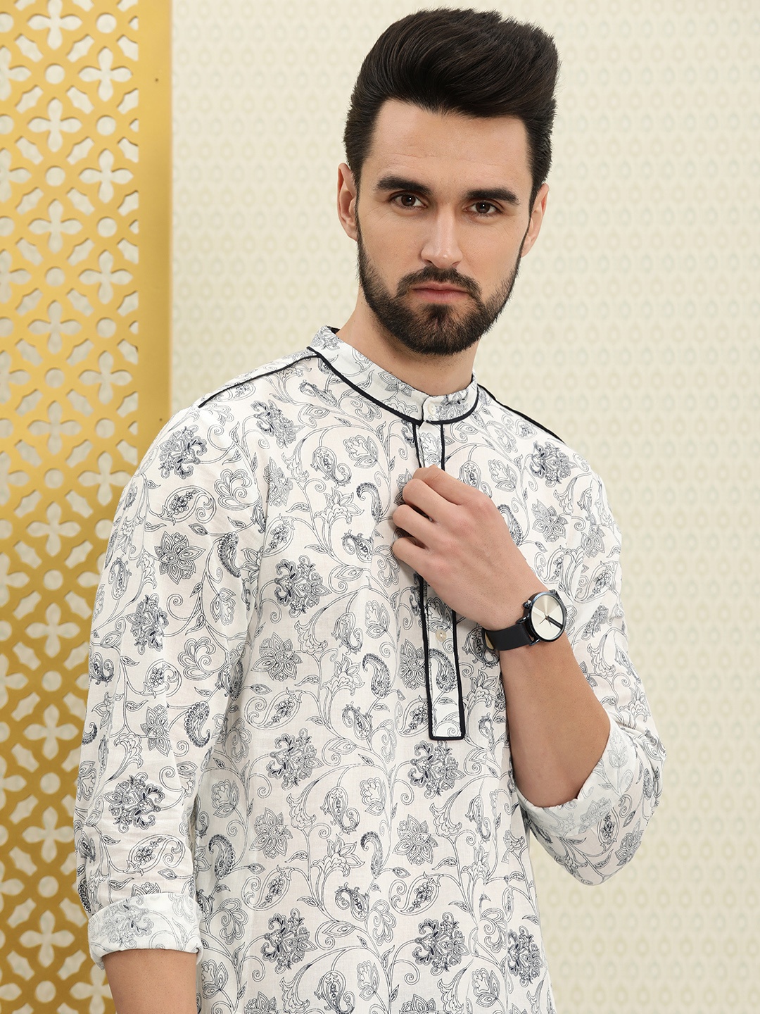 

House of Pataudi Men White & Navy Blue Paisley Printed Kurta