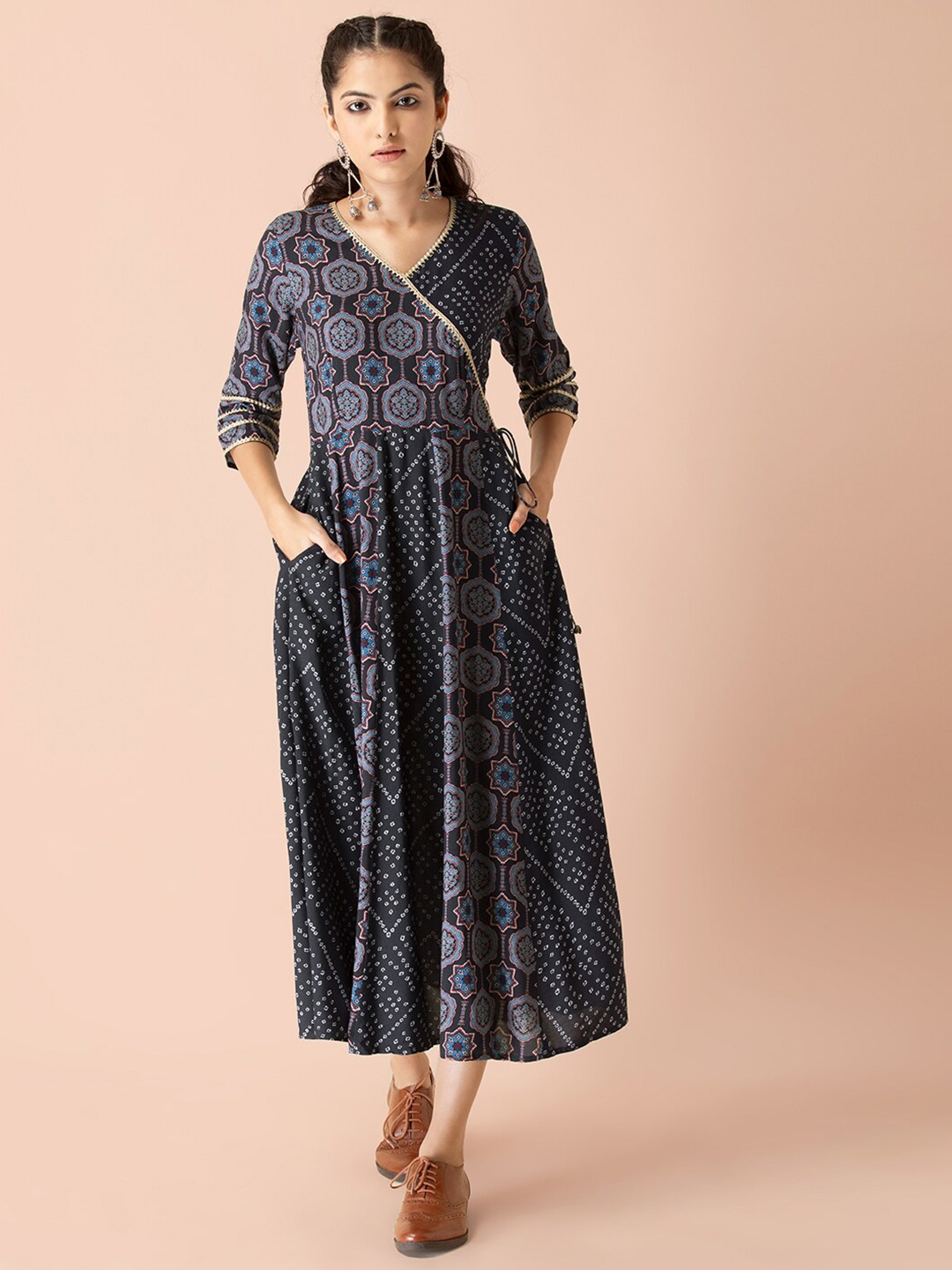 

Earthen BY INDYA Black & Blue Ethnic Motifs Ethnic Midi Dress