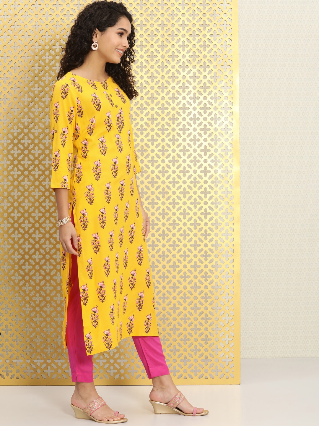 

Ode by House of Pataudi Women Yellow & Pink Floral Printed Kurta with Trousers