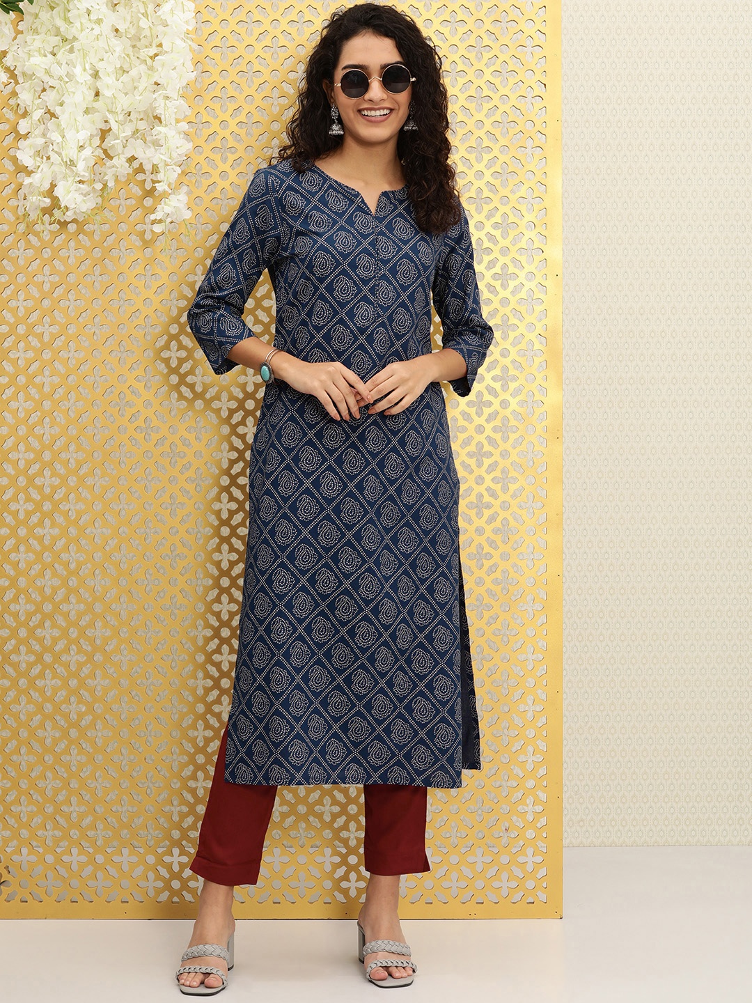 

Ode by House of Pataudi Women Navy Blue Bandhani Printed Kurta with Maroon Trousers