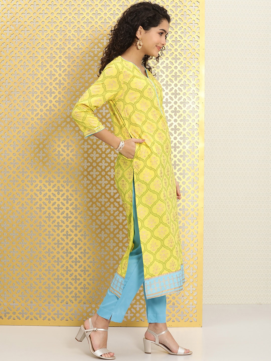 

Ode by House of Pataudi Women Green & Blue Printed Rozana Kurta with Trousers
