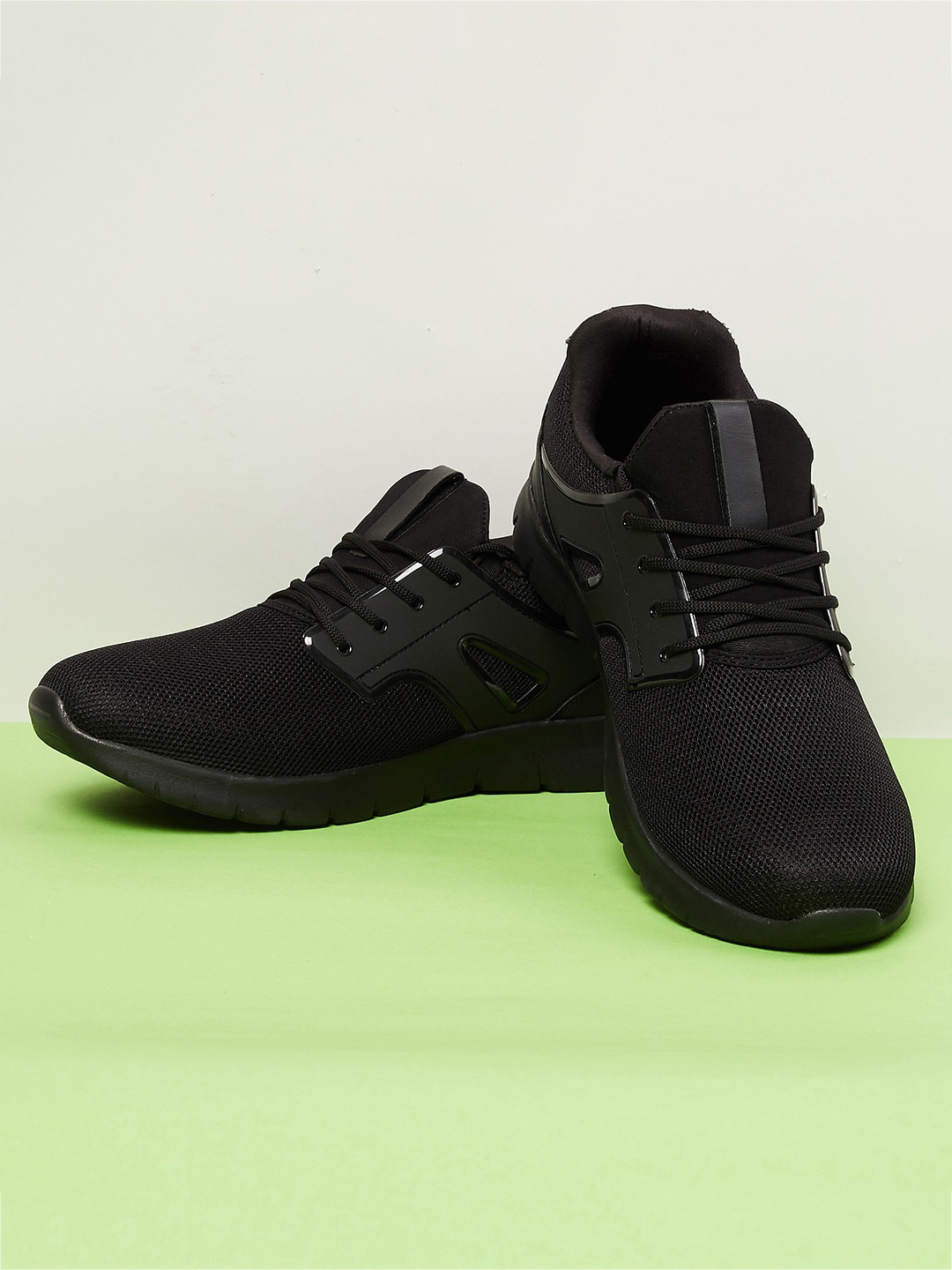 

max Men Black Derbys
