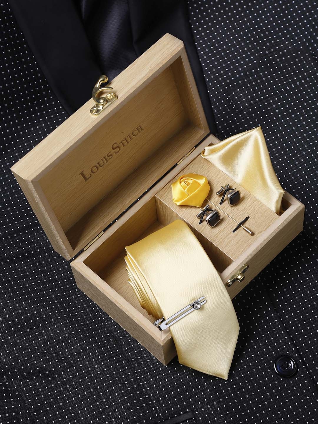 

LOUIS STITCH Men Yellow & Silver-Toned Solid Italian Silk Accessory Gift Set