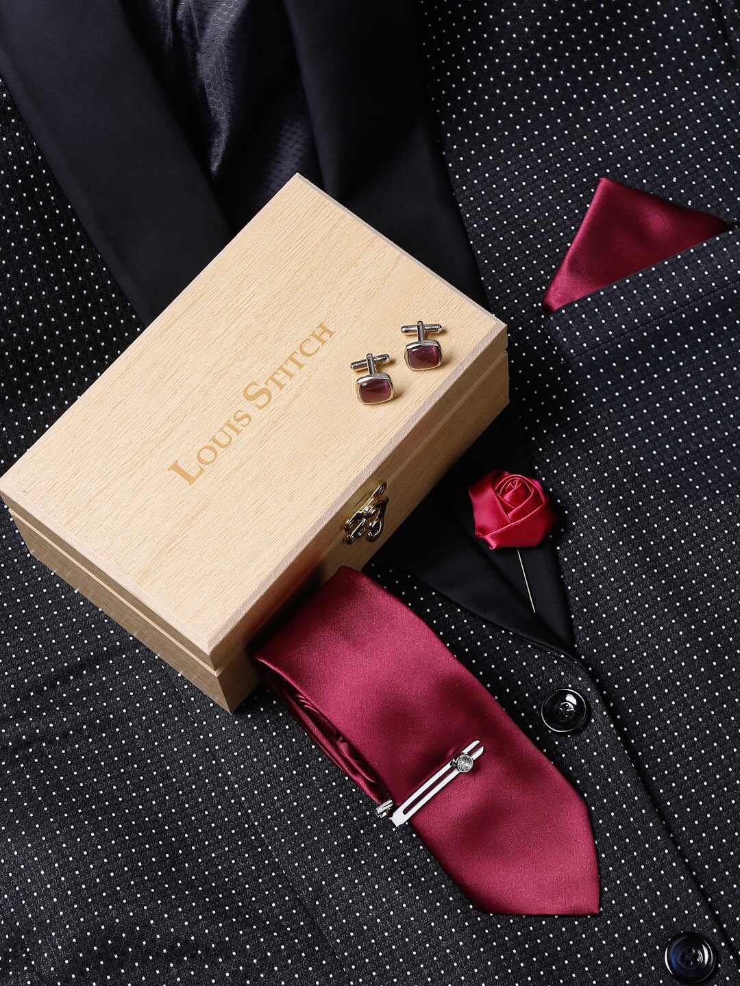 

LOUIS STITCH Men Red Solid Italian Silk Accessory Gift Set